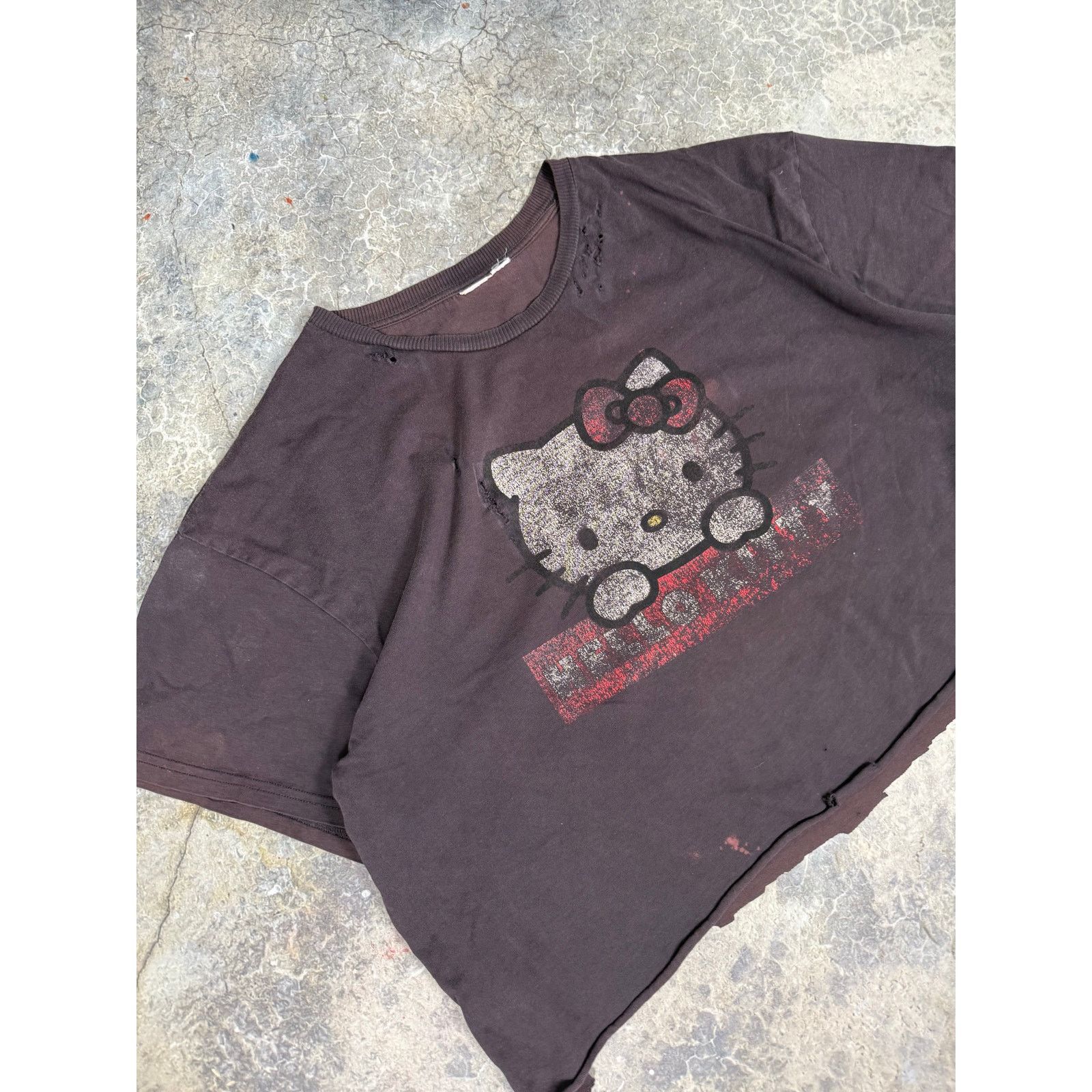 Vintage Shredded Cropped Hello Kitty Tee Size US L / EU 52-54 / 3 - 2 Thumbnail