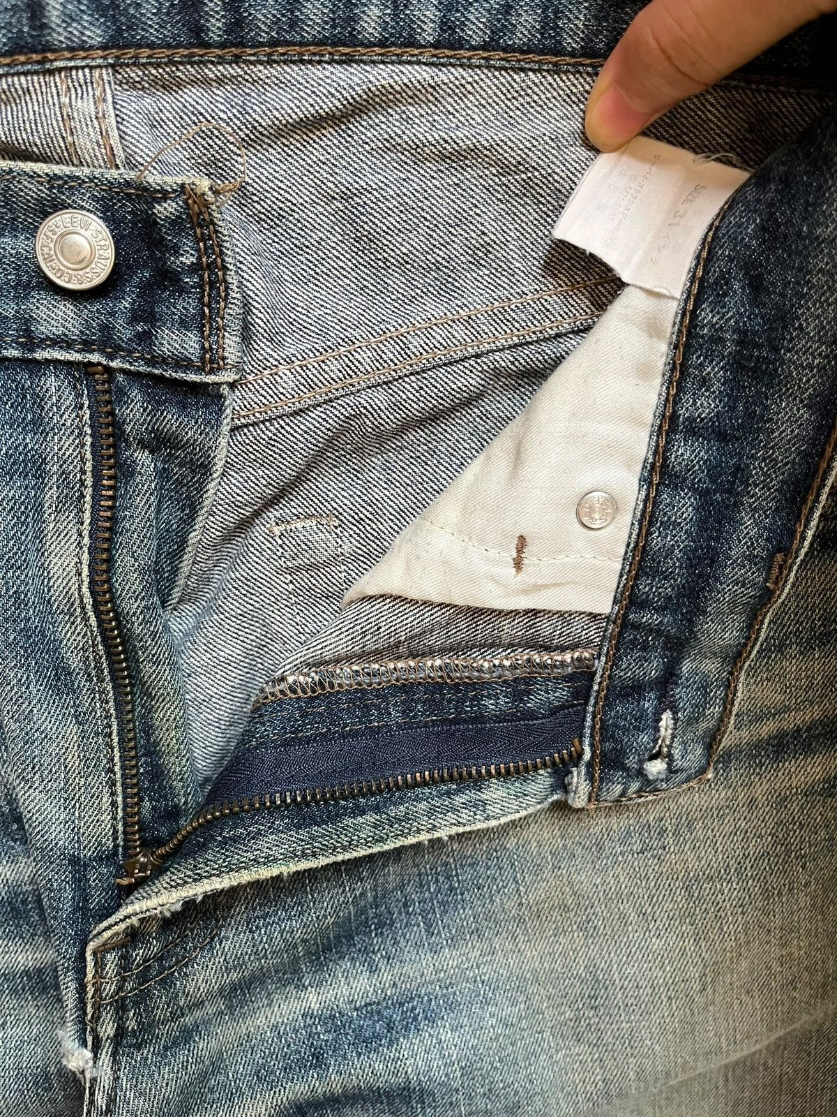 Levi's Vintage 90s Levis Mud Wash Distressed Loose Jeans Size US 32 / EU 48 - 3 Thumbnail