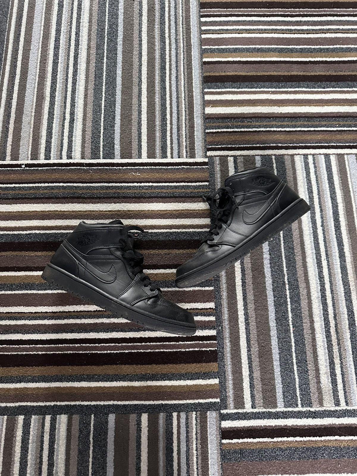 Jordan Brand Jordan 1 Mid All Black Size US 10 / EU 43 - 2 Thumbnail