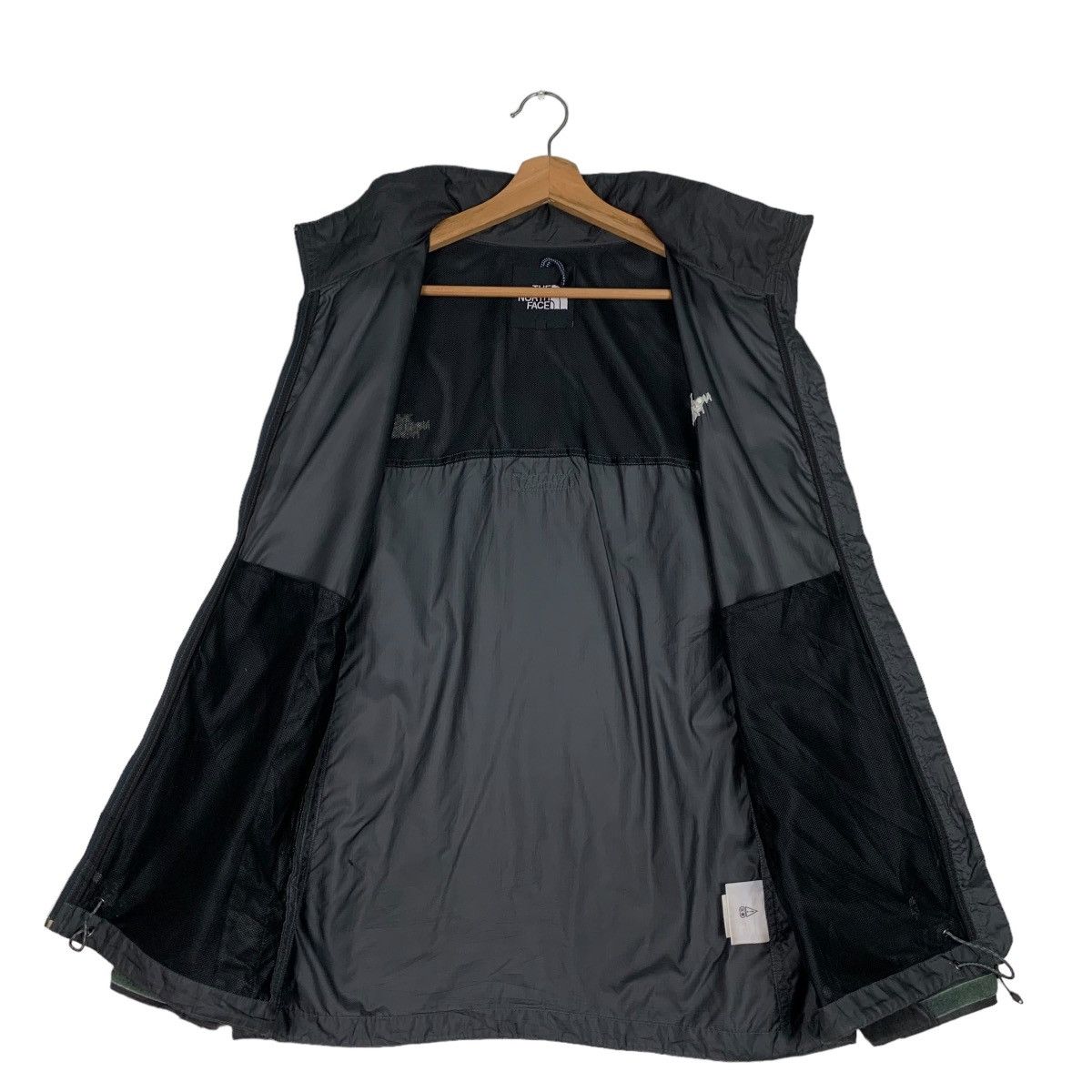 The North Face THE NORTH FACE Embroidery Logo Light Jacket #0573-C26 Size US L / EU 52-54 / 3 - 12 Thumbnail