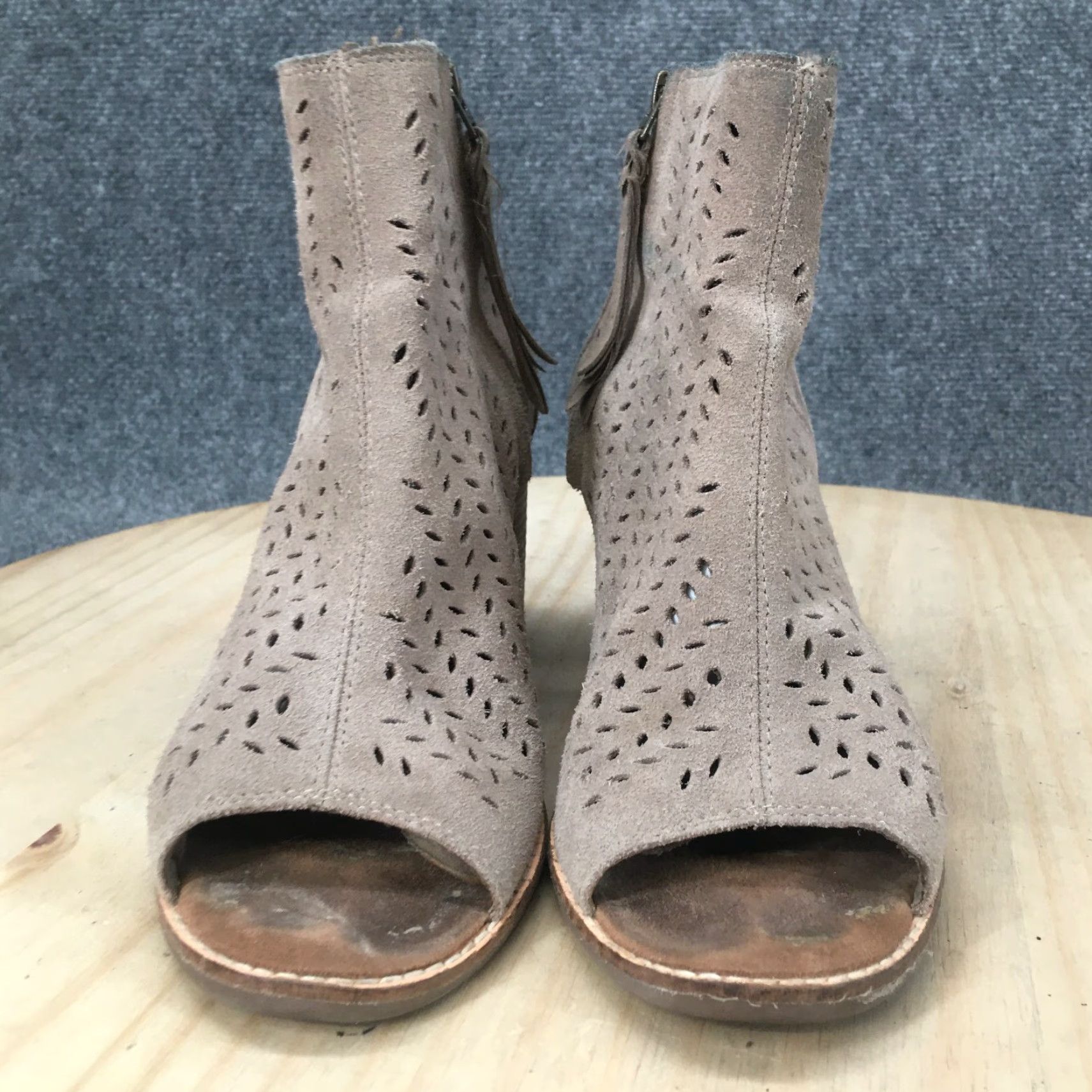 Toms TOMS Boots Womens 10 Casual Side Zip Ankle Bootie Gray Suede Peep Toe Heels Size US 10 / IT 40 - 7 Thumbnail