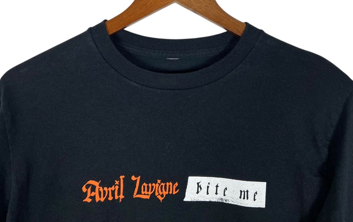 Band Tees × Vintage Avril Lavigne Bite Me Long Sleeve Tour Tee Size US S / EU 44-46 / 1 - 3 Thumbnail