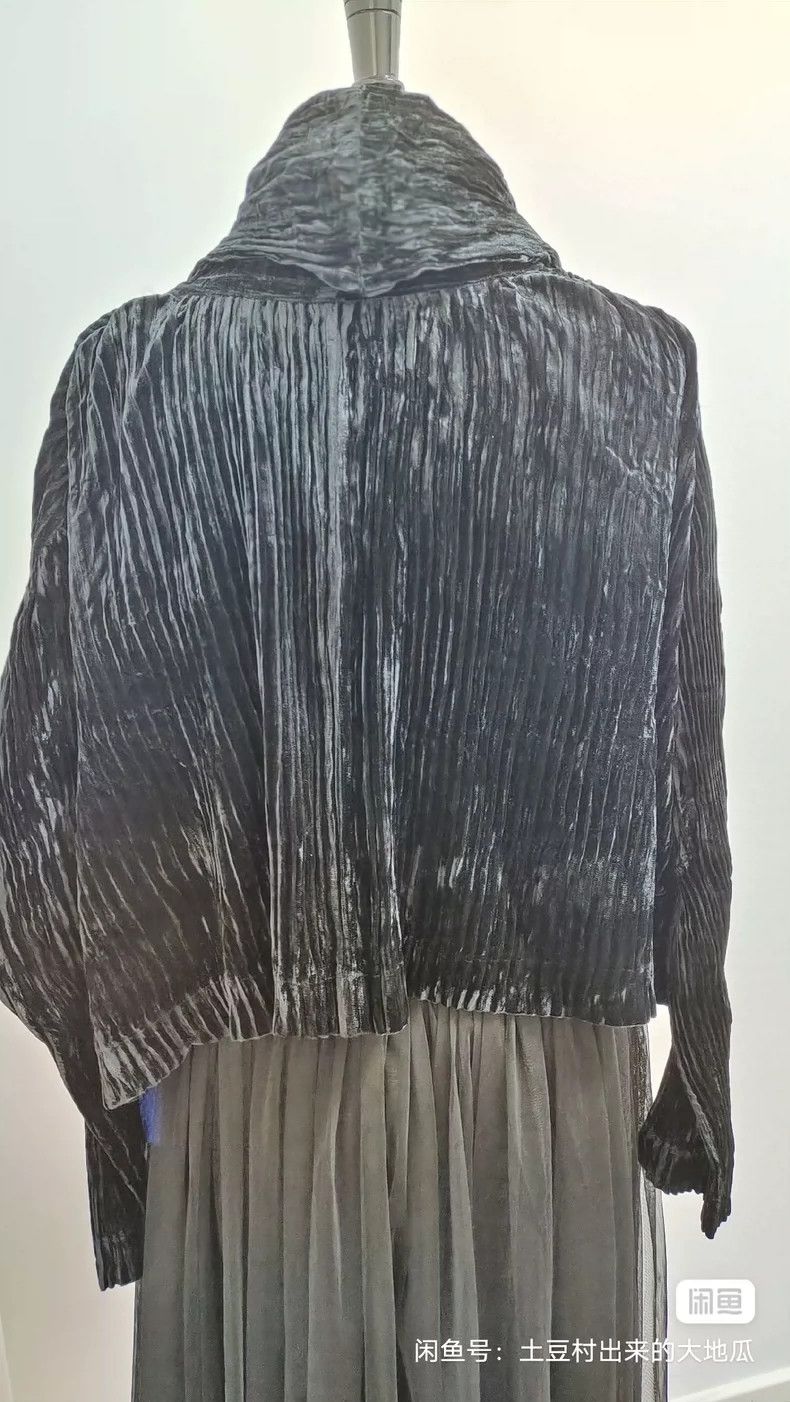 Issey Miyake Issey Miyake A vintage velvet pleated jacket with a black Size M / US 6-8 / IT 42-44 - 2 Thumbnail