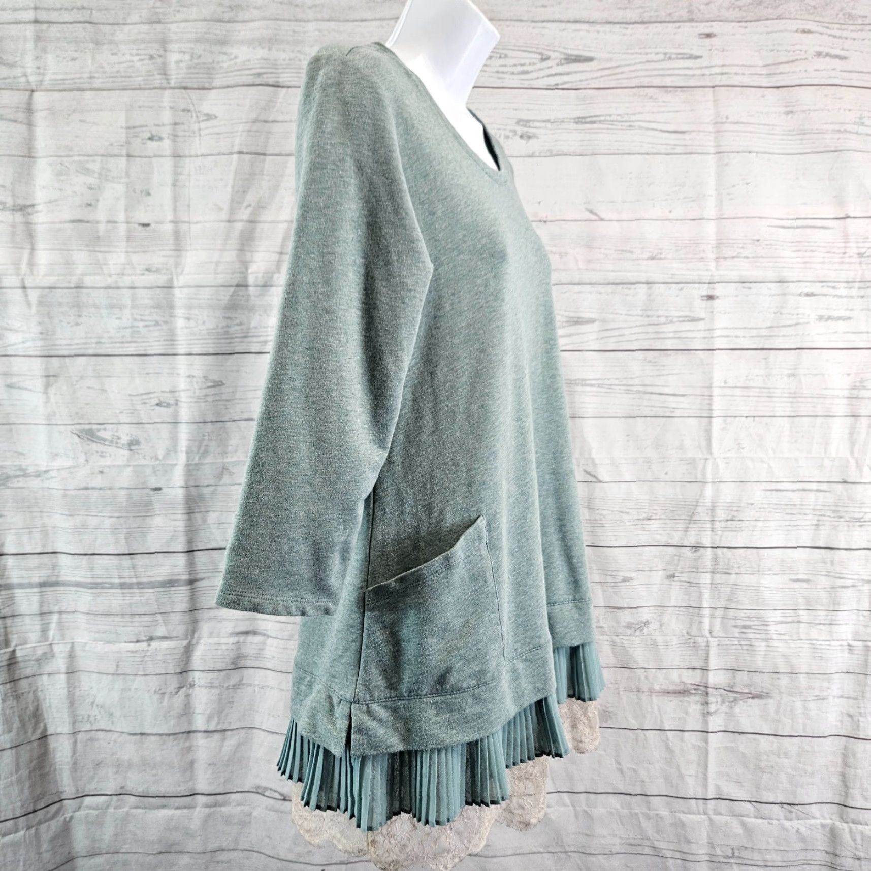 Vintage LOGO by Lori Goldstein Womens Top Blouse 3/4 Sleeve Size S Green Beige Lace Hem Pullover Front Logo Shirt Mens Womens Girls? Size S / US 4 / IT 40 - 3 Thumbnail