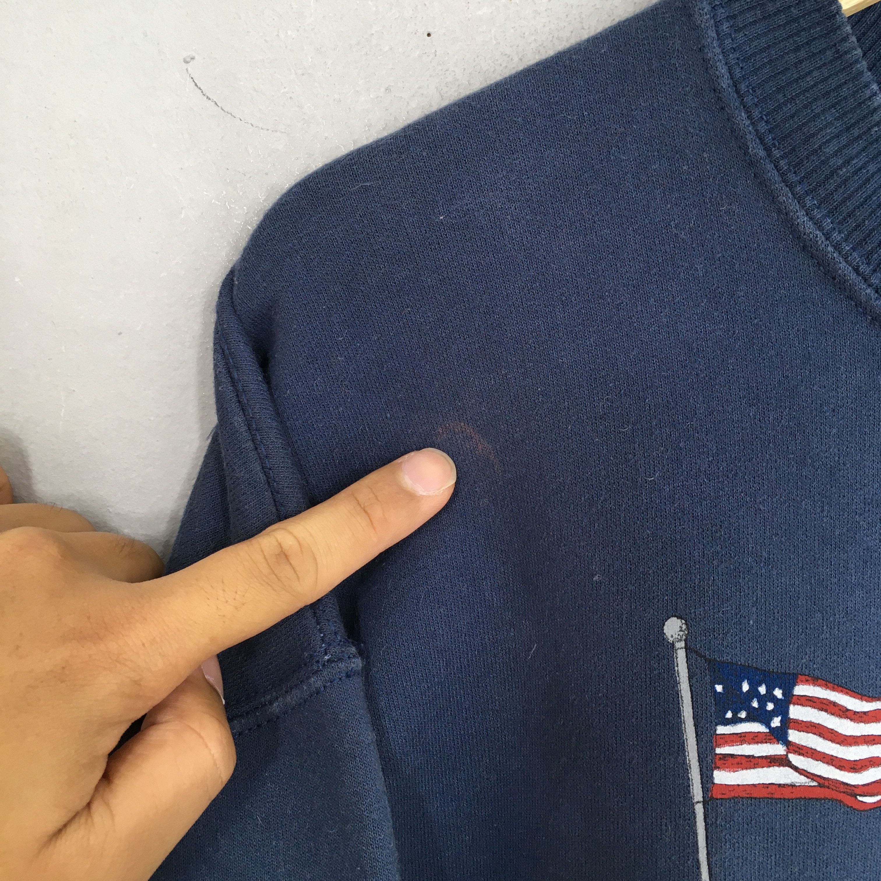 Gildan Vintage 90s Canada Usa Border Blue Sweatshirt Large Size US L / EU 52-54 / 3 - 6 Thumbnail