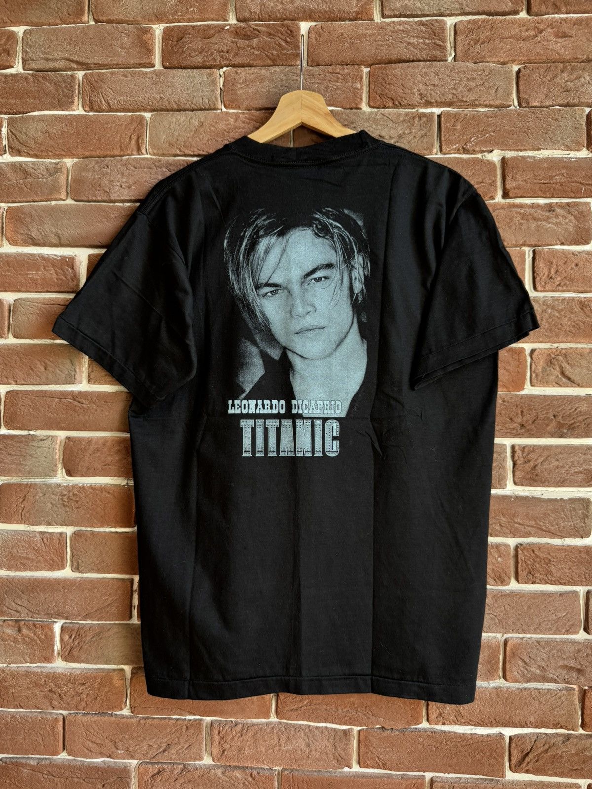 Vintage Rare Leonardo DiCaprio 90s Titanic Vintage Movie Rap Tshirt Size US L / EU 52-54 / 3 - 2 Thumbnail