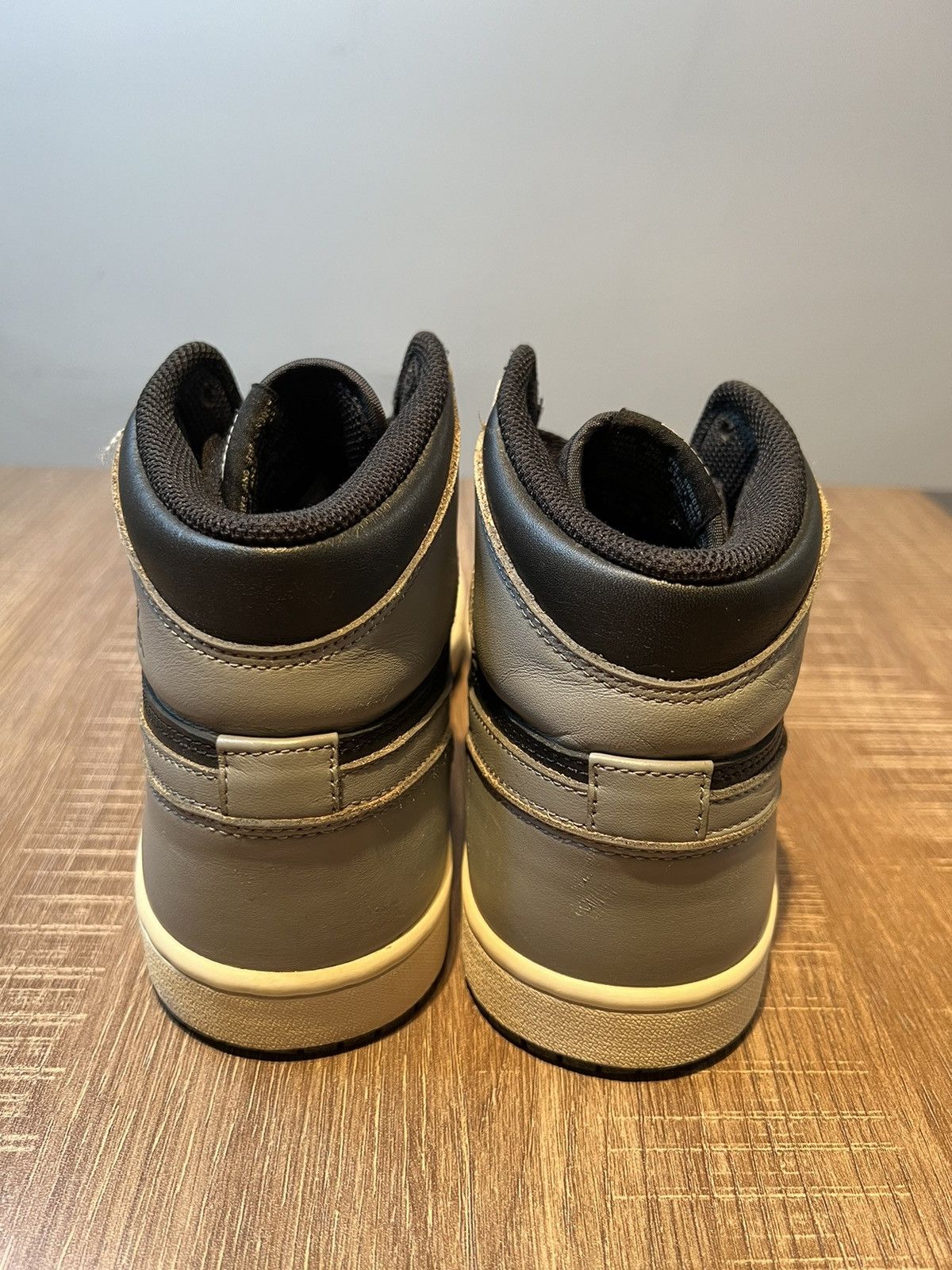 Jordan Brand Men's 2013 Nike Air Jordan 1 Retro High OG Shadow Size 9 Size US 9 / EU 42 - 4 Thumbnail