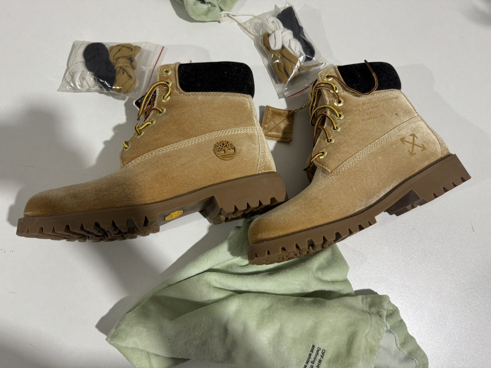 Off-White × Timberland Timberland 6” boot wheat velvet Size US 7.5 / EU 40-41 - 1 Thumbnail