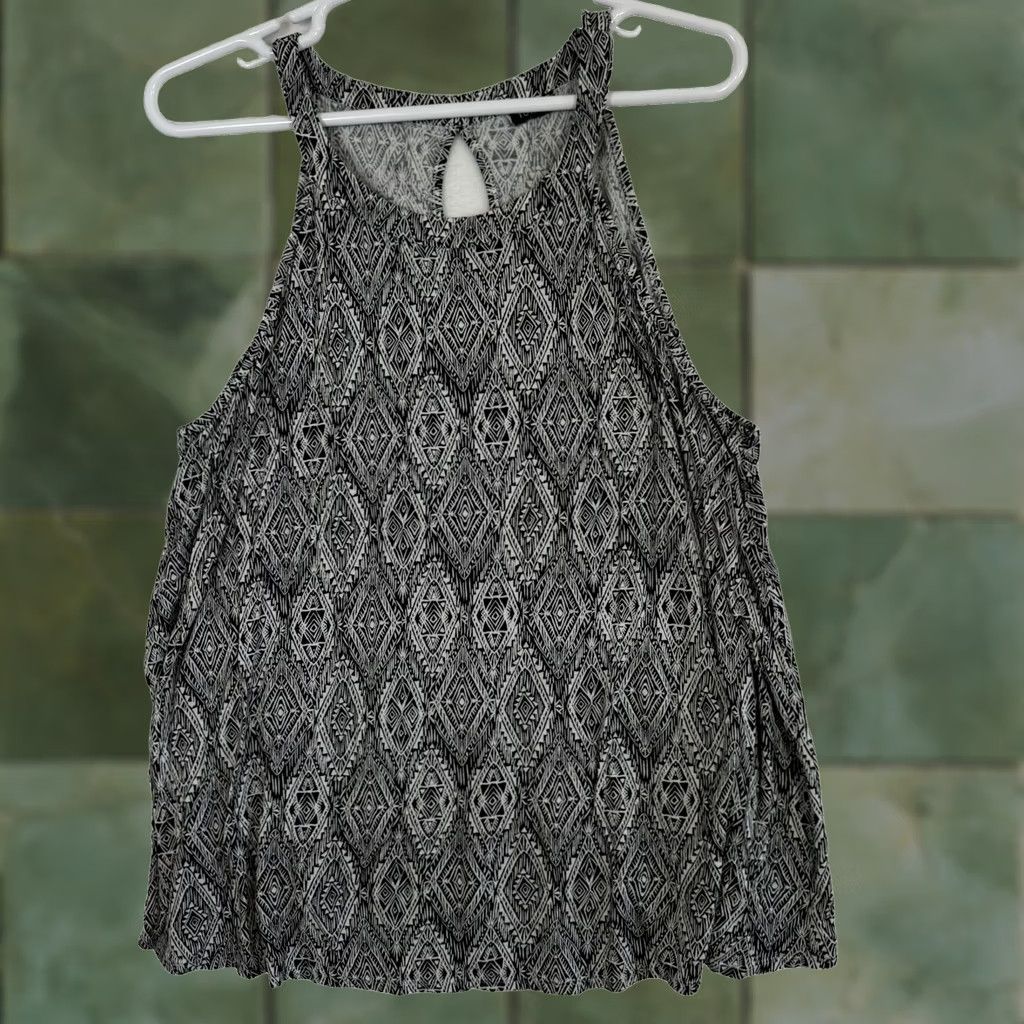 Torrid Torrid Tank Top Womens Plus Size 2 Black & White Aztec Print Halter Keyhole W321 Size XS / US 0-2 / IT 36-38 - 1 Thumbnail