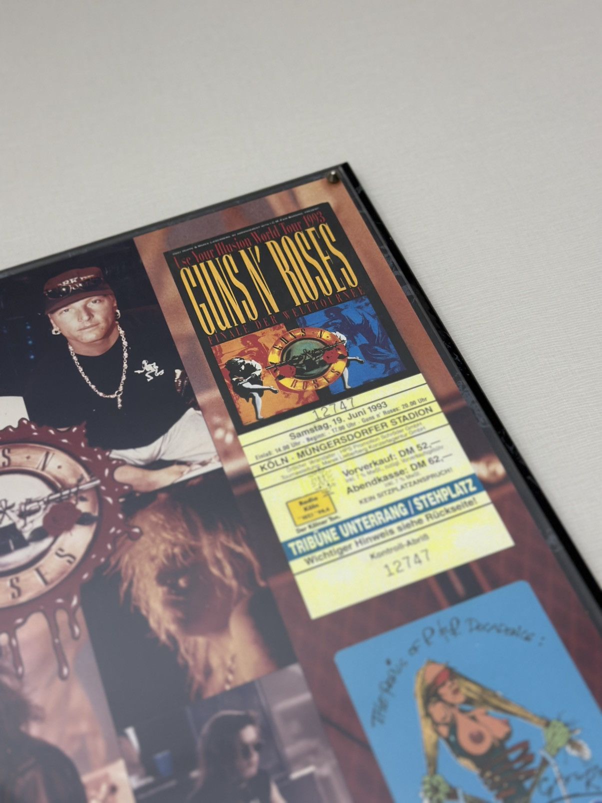 Guns N' Roses Gun’s N Roses Hanging Plaque Use Your Illusion 1993 Tour Size ONE SIZE - 3 Thumbnail