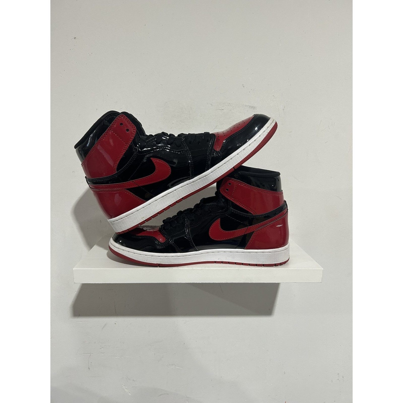 Jordan Brand JORDAN 1 PATENT BRED SIZE 11.5 PREOWNED Size US 11.5 / EU 44-45 - 2 Thumbnail