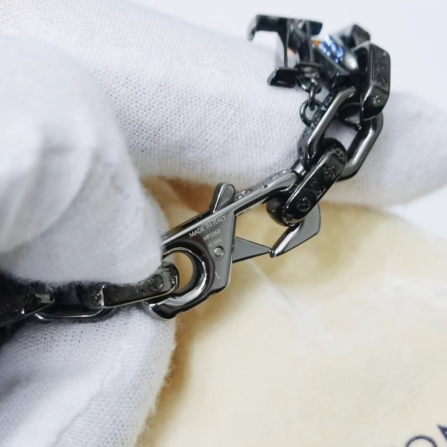 Louis Vuitton LV PARADISE CHAIN vibrant enamel crystal Cuban bracelet L Size ONE SIZE - 4 Thumbnail