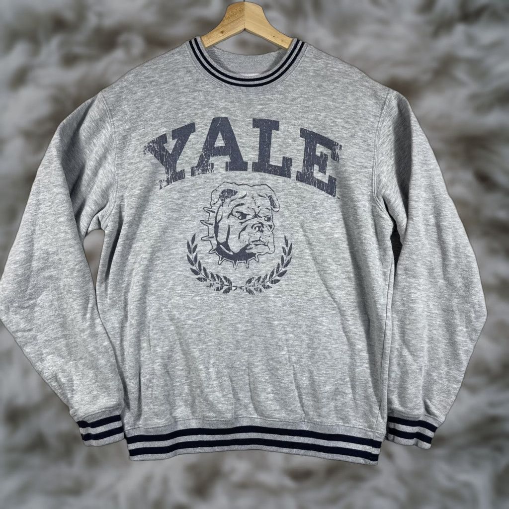 Vintage VINTAGE Yale University Crewneck Sweatshirt Adult Large Gray Bulldogs Ivy League Preppy Size US L / EU 52-54 / 3 - 1 Thumbnail