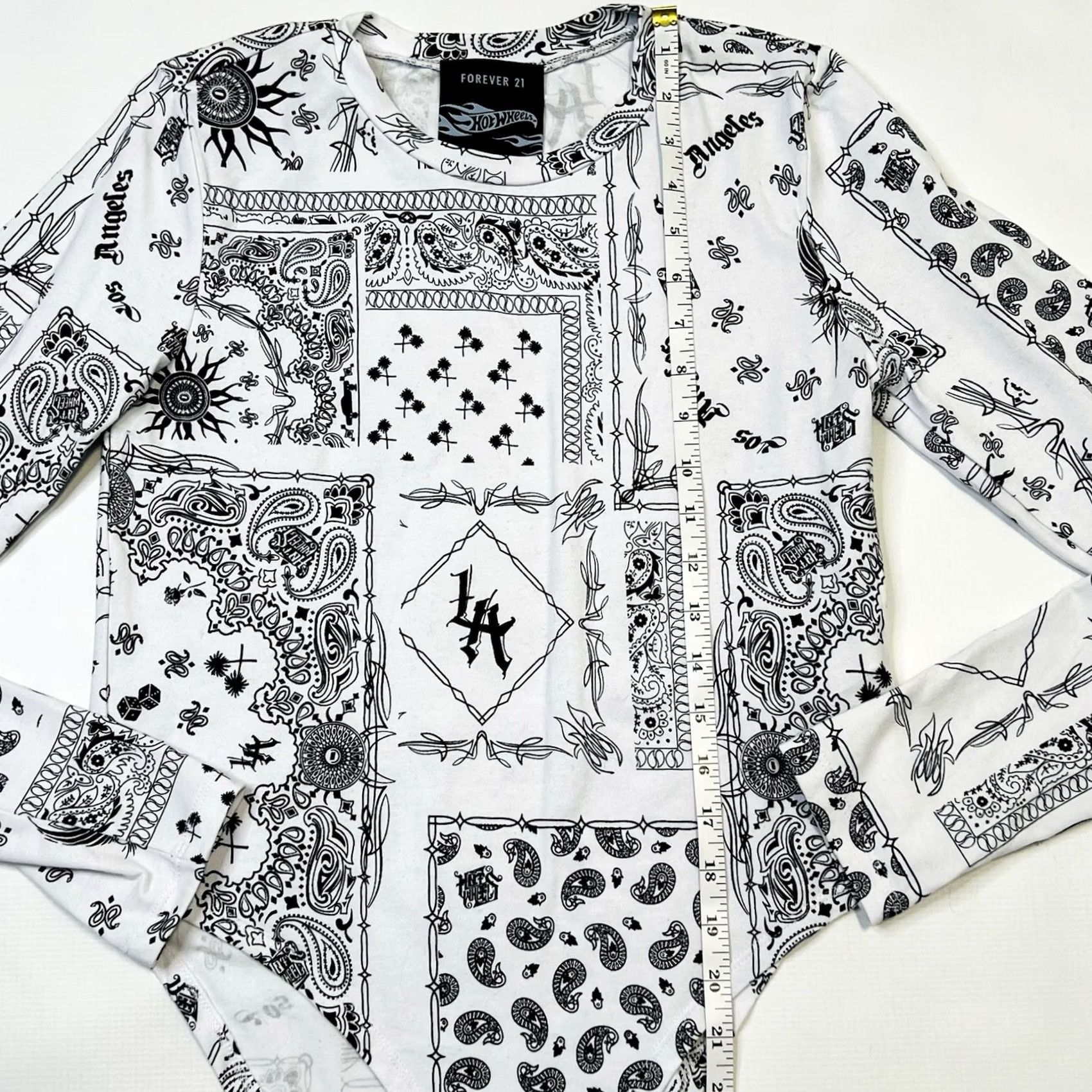 Forever 21 Forever 21 x Hot Wheels Bodysuit Womens Size L LA Paisley Black White Logo Clothing Shirt Bodysuit Car Motif Vintage No Gender Womens Size L / US 10 / IT 46 - 3 Thumbnail