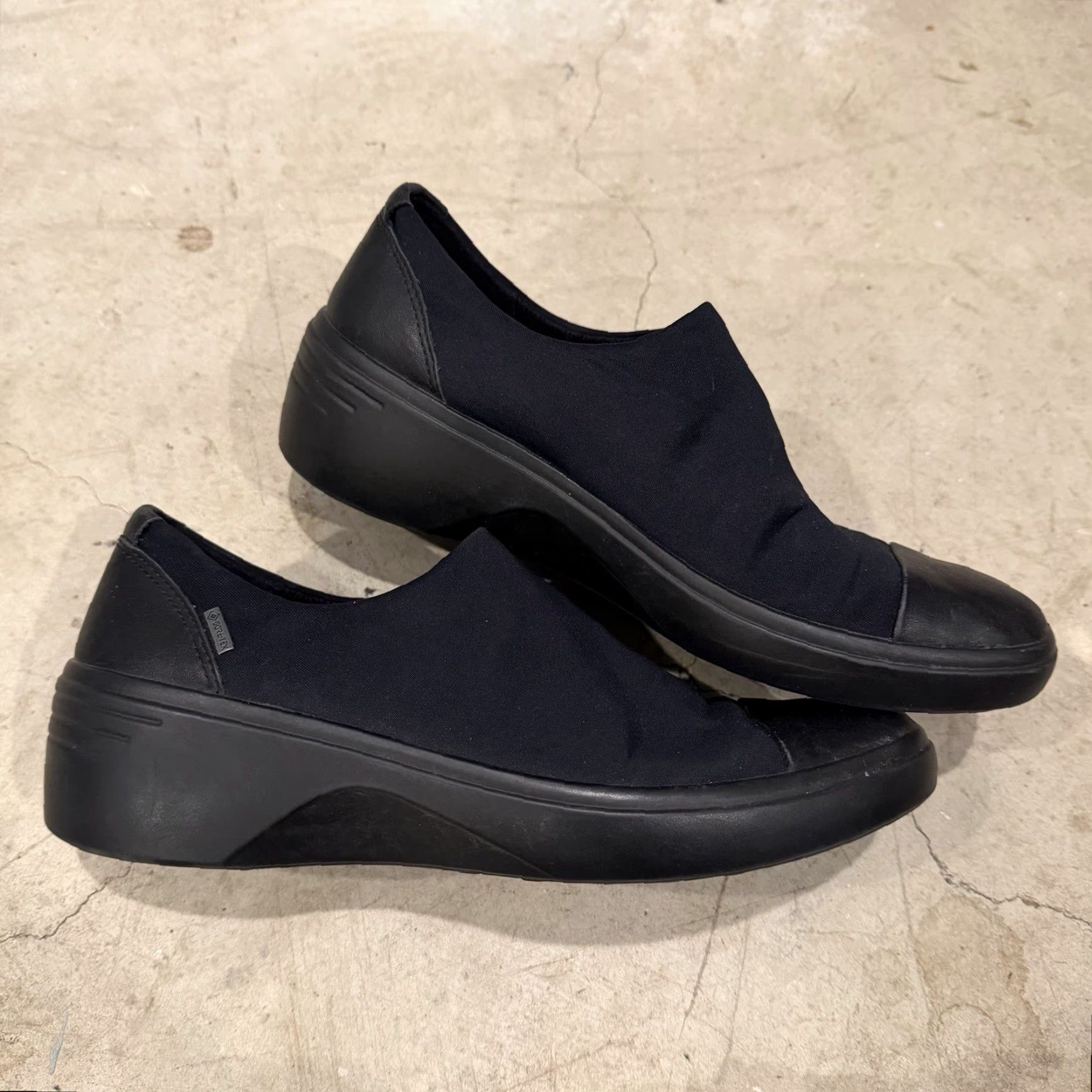 Ecco ECCO Womens Soft 7 Wedge Gore-tex Slip on Sneaker Size 40 US 9 Black Sneaker Women Slip On Wedge Gore-tex Casual Pre-owned Good Size US 10 / IT 40 - 2 Thumbnail