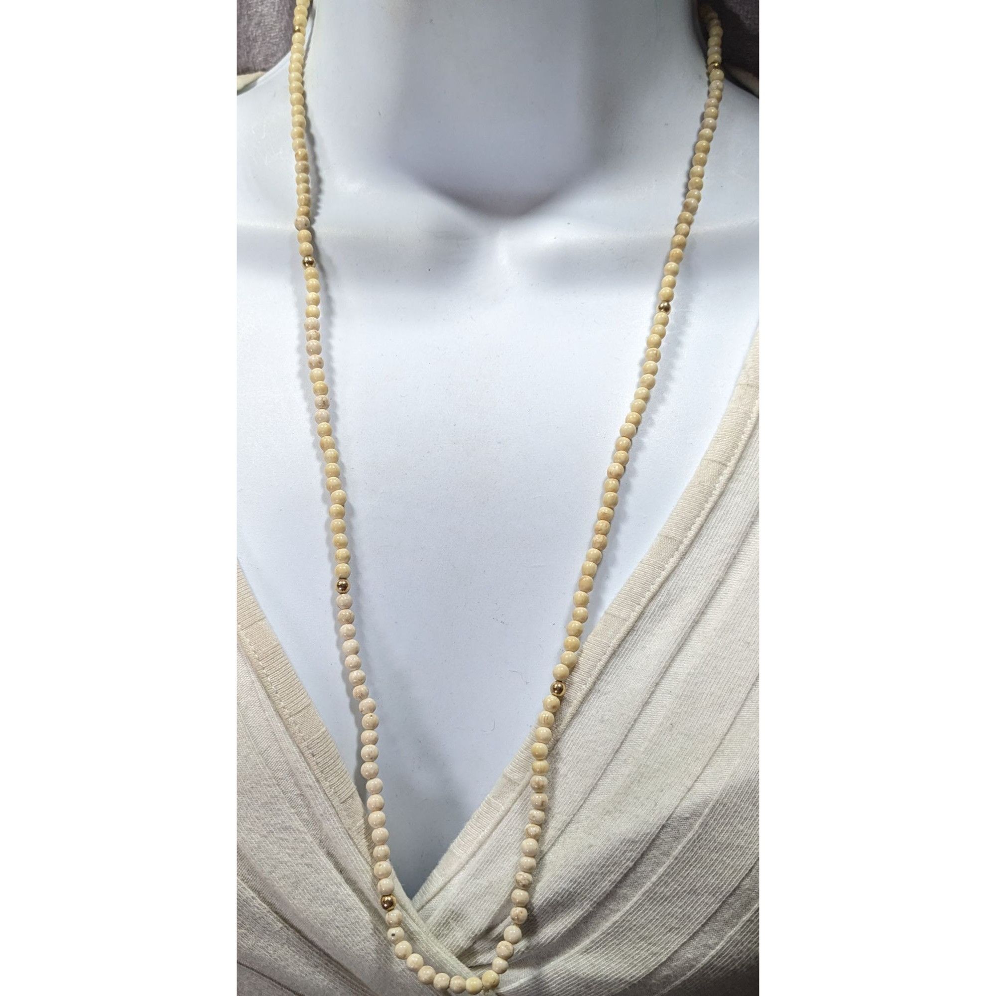 Other Vintage Cream Riverstone Beaded Necklace With Gold Tone Acce Size ONE SIZE - 2 Thumbnail