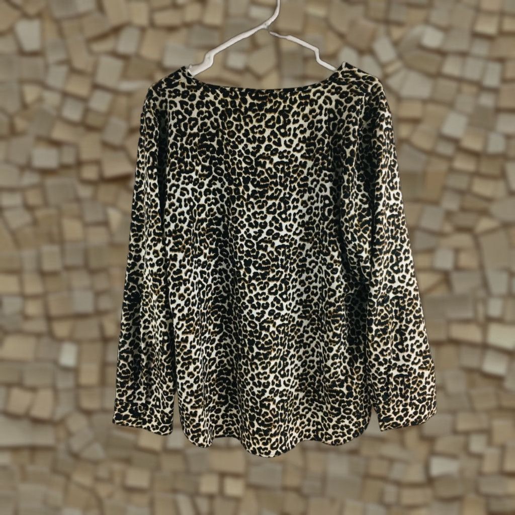 Vintage Chico's Shirt Women's Size 2 V Neck Pullover Leopard Print Long Sleeve ¼ Button Size XS / US 0-2 / IT 36-38 - 1 Thumbnail