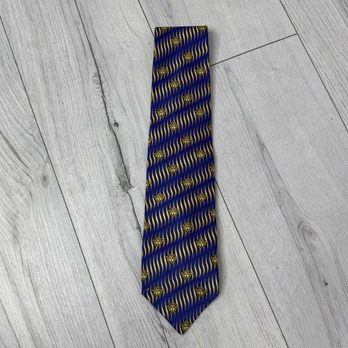 Versace Sensational GIANNI VERSACE Gold Medusa Spirals Navy Silk Tie Size ONE SIZE - 2 Thumbnail