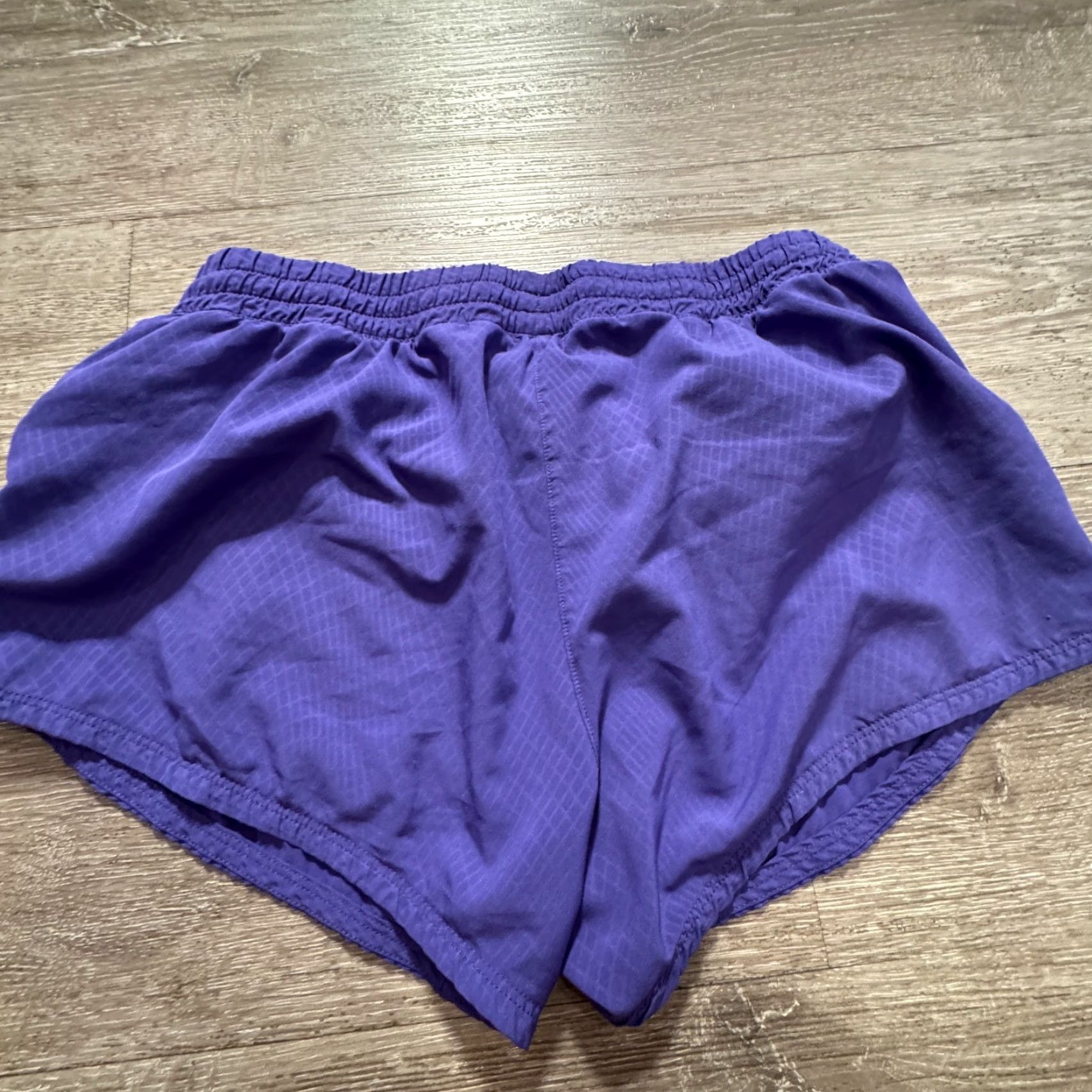 Under Armour Under Armour Shorts XS Womens Purple Reflective Pockets Running 24W Outdoor Zip Drawstring Size 42" / US 20 - 4 Thumbnail