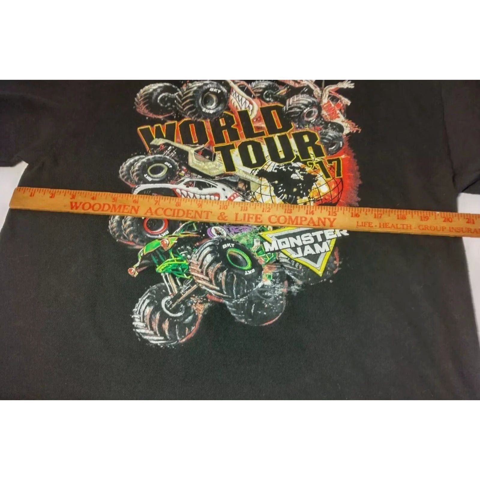 Vintage Monster Jam World Tour 2017 Shirt Men Large Grave Digger Trucks Black 4WD READ Size US L / EU 52-54 / 3 - 4 Thumbnail