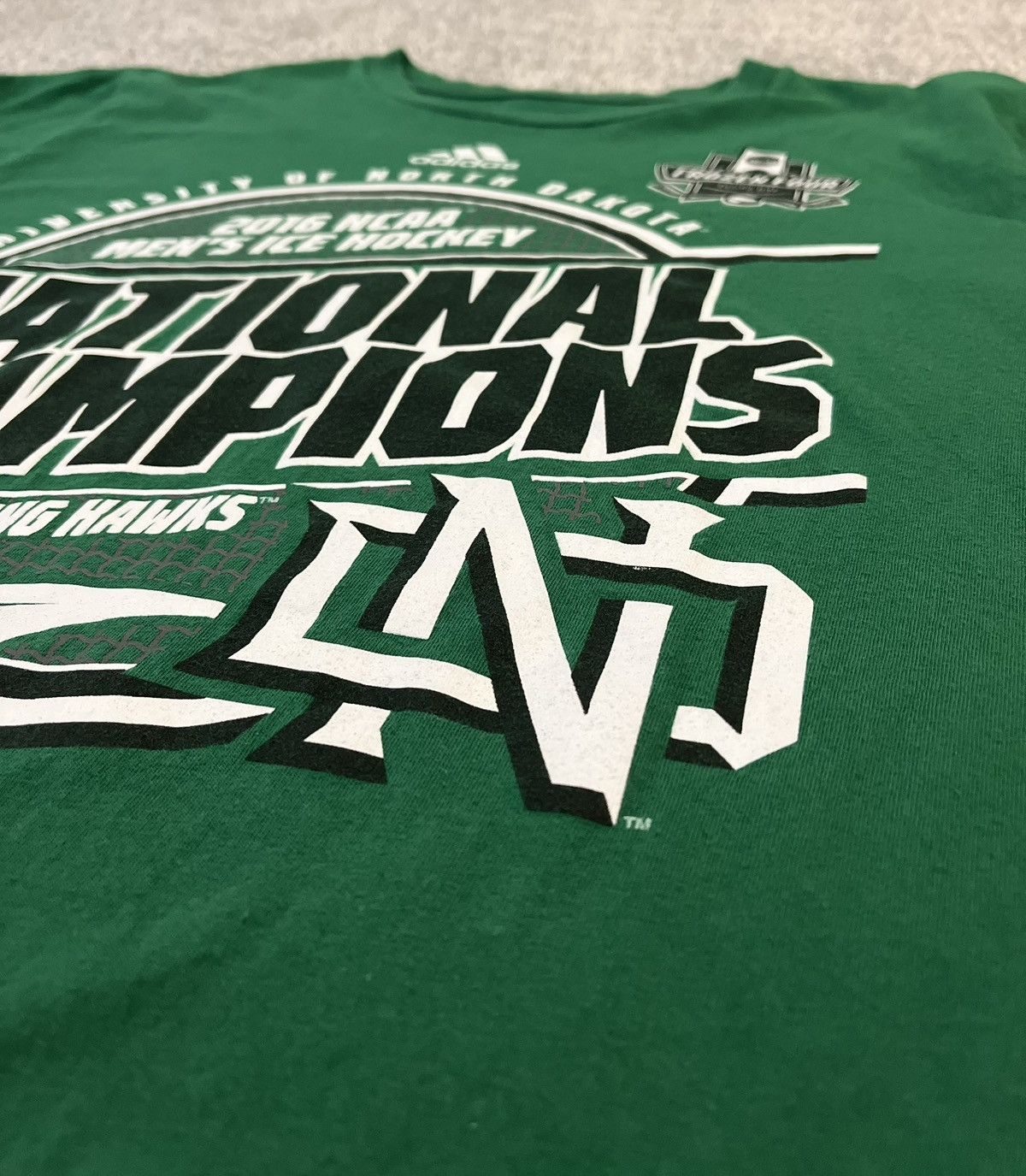 Adidas Vintage 2016 North Dakota Fighting Hawks Frozen Four M Size US M / EU 48-50 / 2 - 2 Thumbnail