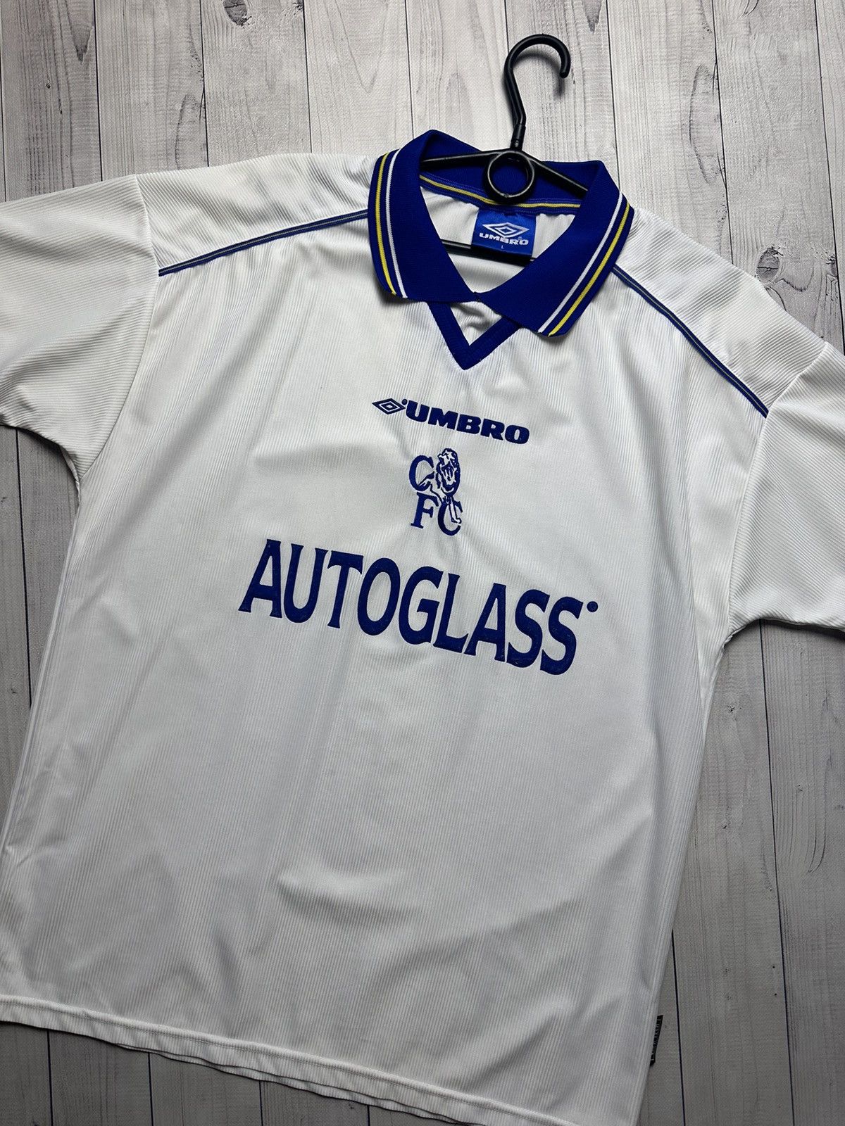 Chelsea Soccer × Umbro × Vintage Vintage Umbro Chelsea soccer jersey white rare L logo Size US M / EU 48-50 / 2 - 2 Thumbnail