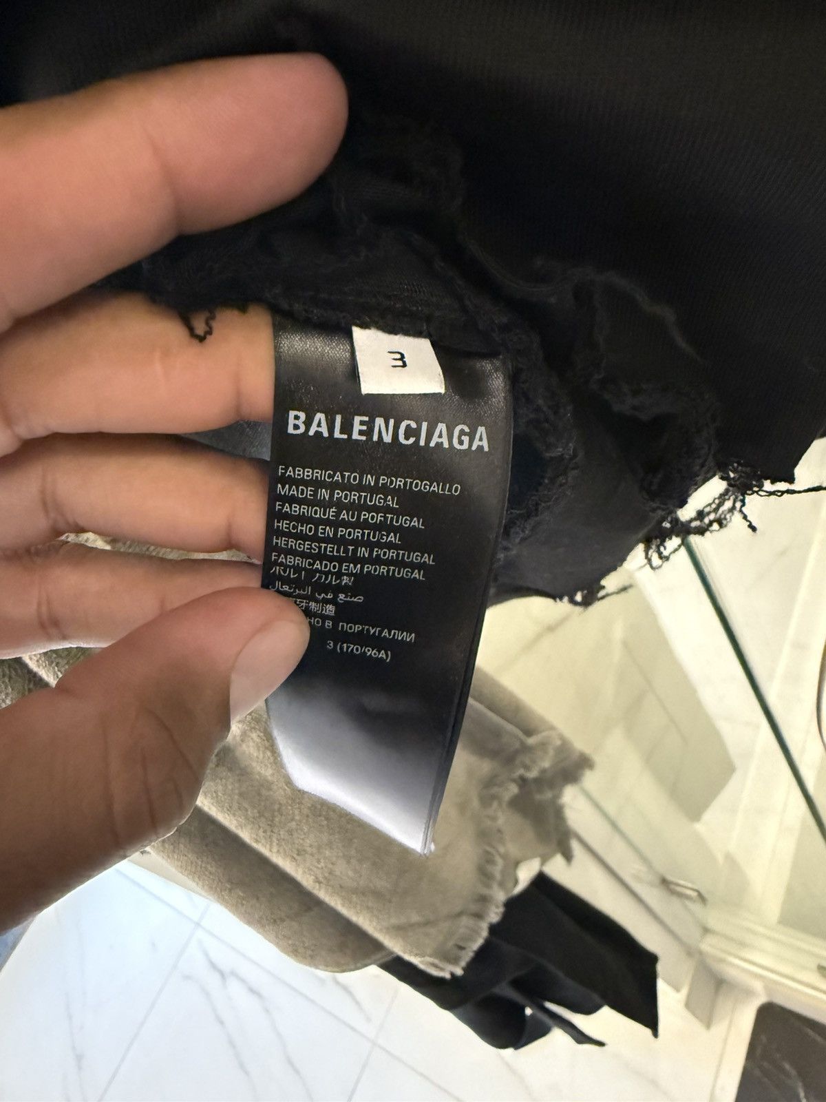 Balenciaga Balenciaga BB Embroidered Destroyed Cropped T-Shirt Size US L / EU 52-54 / 3 - 4 Thumbnail