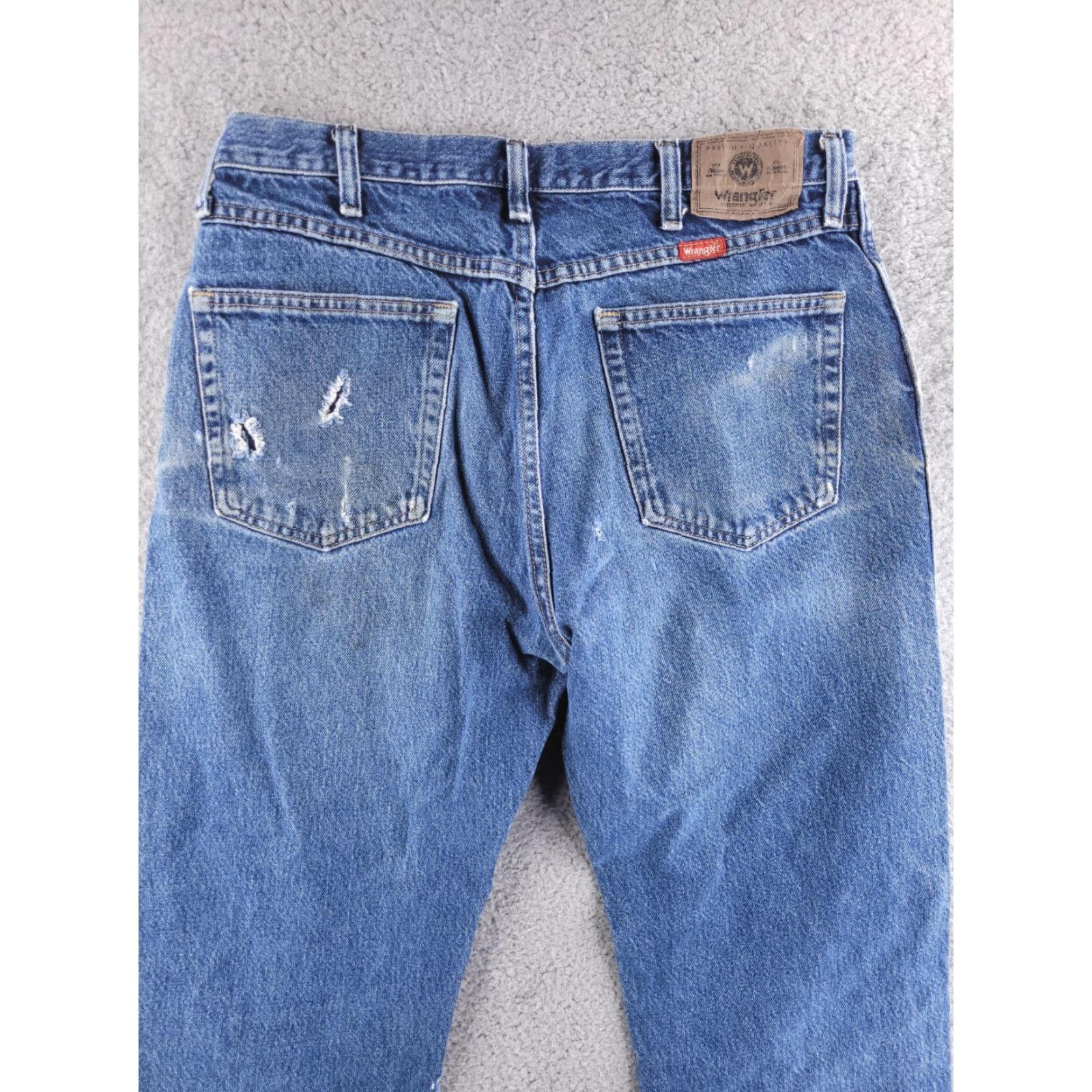 Wrangler VINTAGE Wrangler Jeans Mens 33x31 Straight Fit Distressed Ripped Grunge Destroyed Size US 33 - 7 Thumbnail