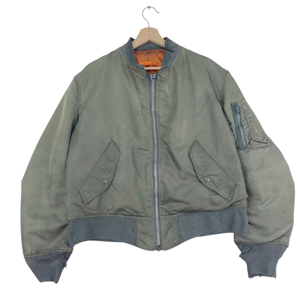 Alpha Industries 80’s Alpha Industries Distressed Riversible Bomber Size US L / EU 52-54 / 3 - 1 Thumbnail