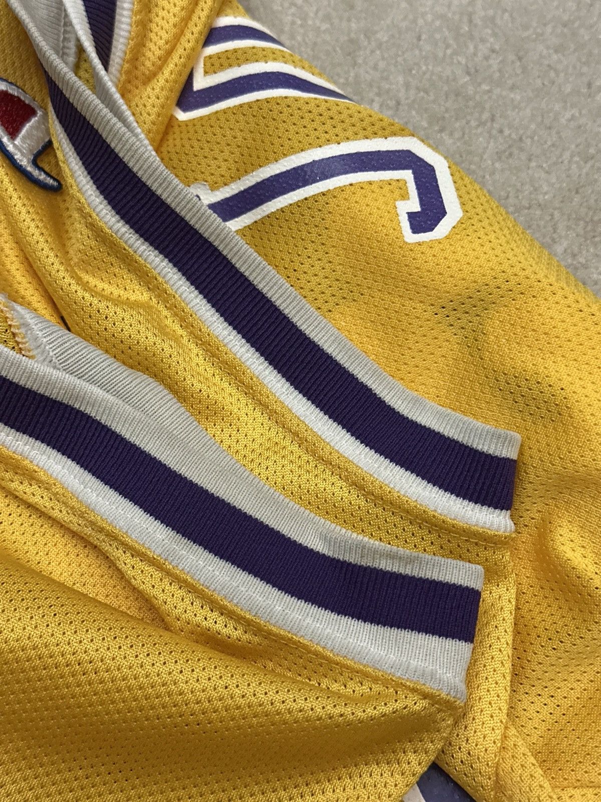 Champion Vintage 90s Los Angeles Lakers Magic Johnson Champion Jersey Size US M / EU 48-50 / 2 - 8 Thumbnail