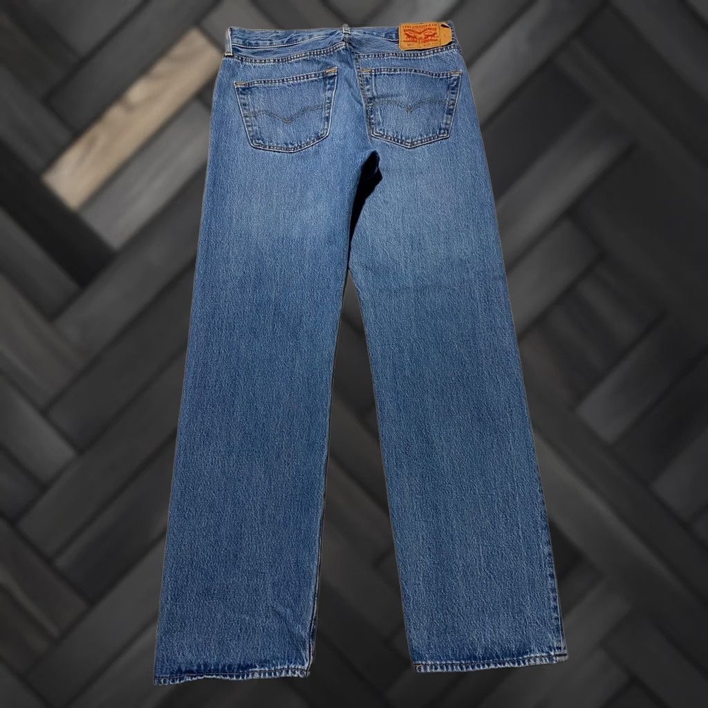 Levi's Levi's 501 Mens Jeans 33x32 Medium Wash Blue Straight Leg Button Fly Original Fit Size US 33 - 1 Thumbnail