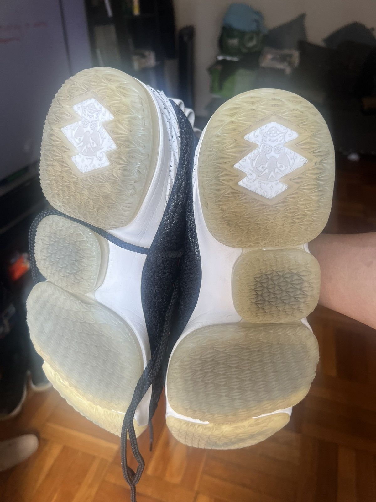 Nike Nike LeBron 15 “Bright Crimson” Size US 12 / EU 45 - 5 Thumbnail