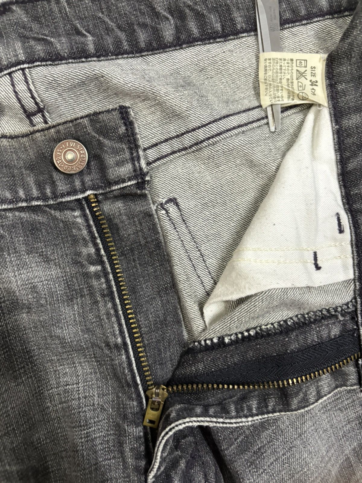 Levi's Vintage 2000s Levis 519-09 Faded Whiskers Distressed Jeans Size US 34 / EU 50 - 18 Thumbnail