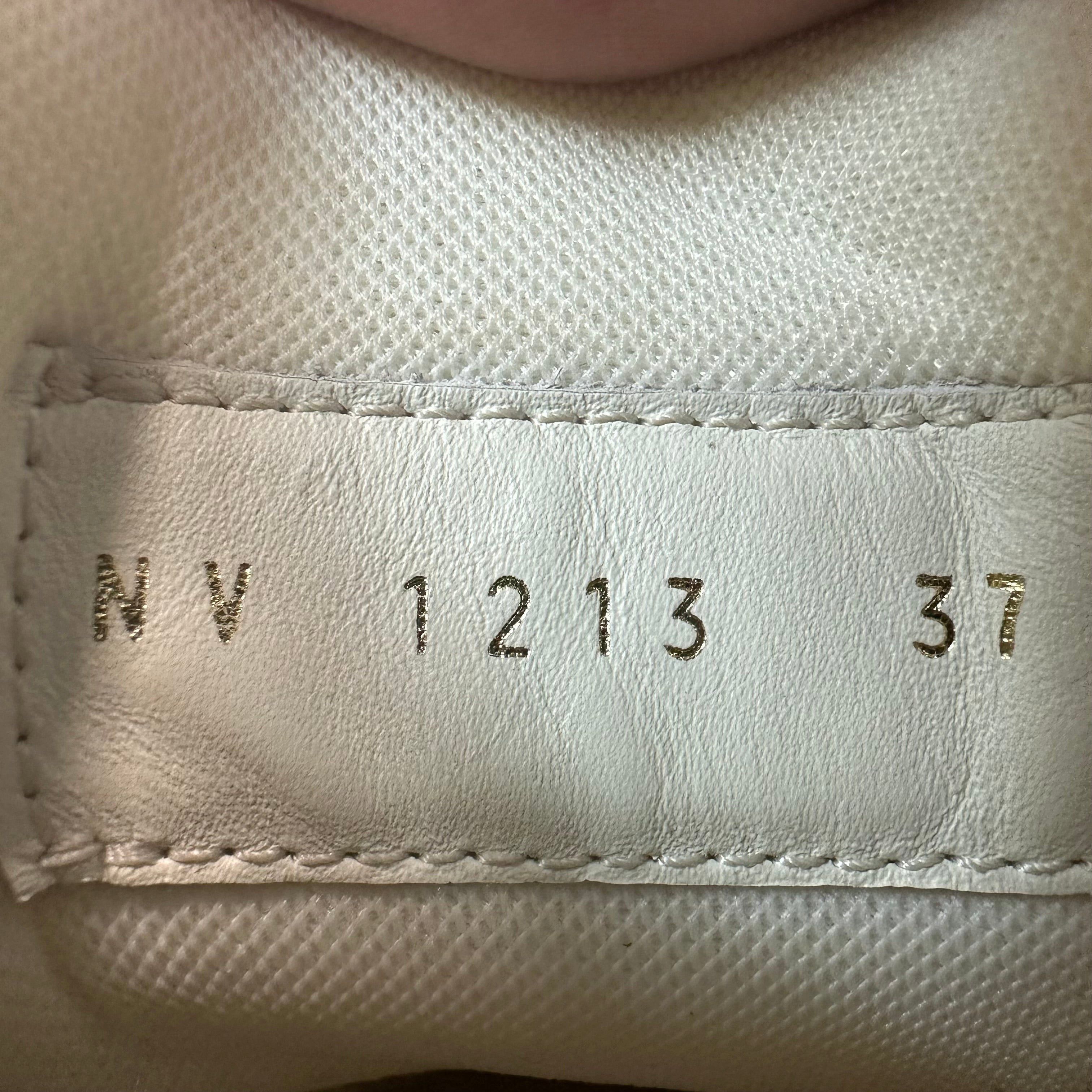 Louis Vuitton Louis Vuitton Lavender Blue Trainer Sneaker Sz 5 (37) Size US 5 / EU 37 - 7 Thumbnail