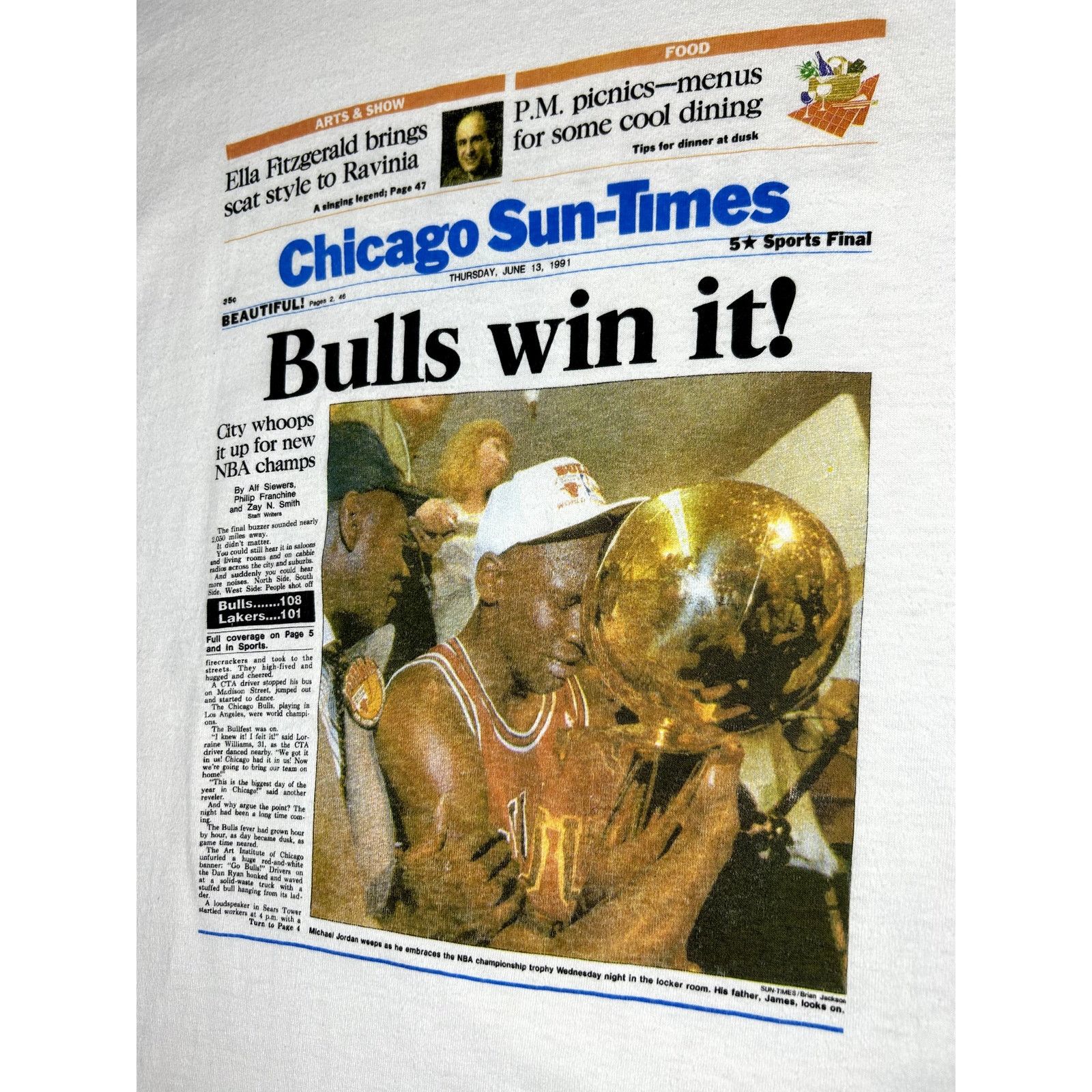 NBA '91 NBA Chicago Bulls Michael Jordan Newspaper Print T Shirt Size US L / EU 52-54 / 3 - 16 Thumbnail