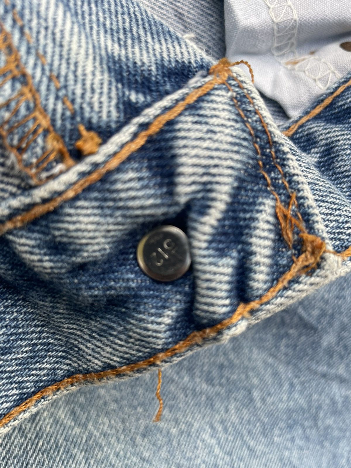 Levi's × Vintage Vintage Levis 550 Distresed Denim Size US 33 - 13 Thumbnail