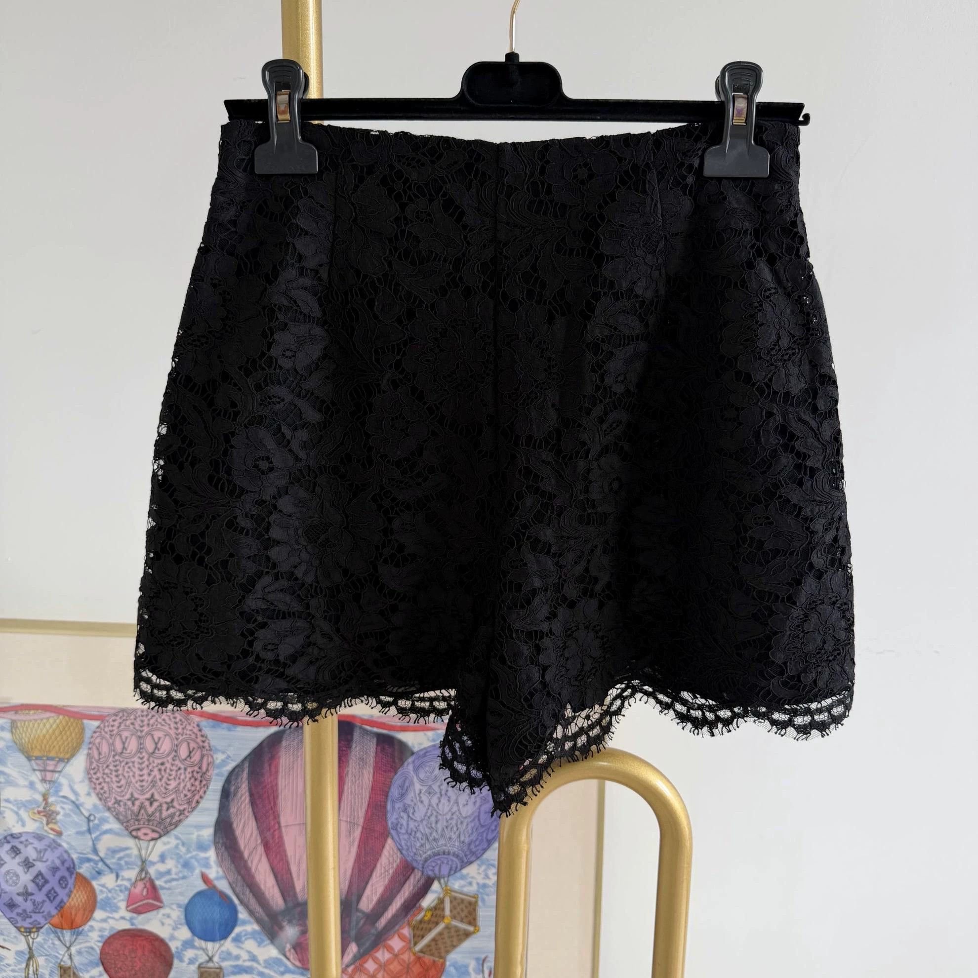 Valentino Valentino Black Lace Shorts 42 Size 28" / US 6 / IT 42 - 2 Thumbnail