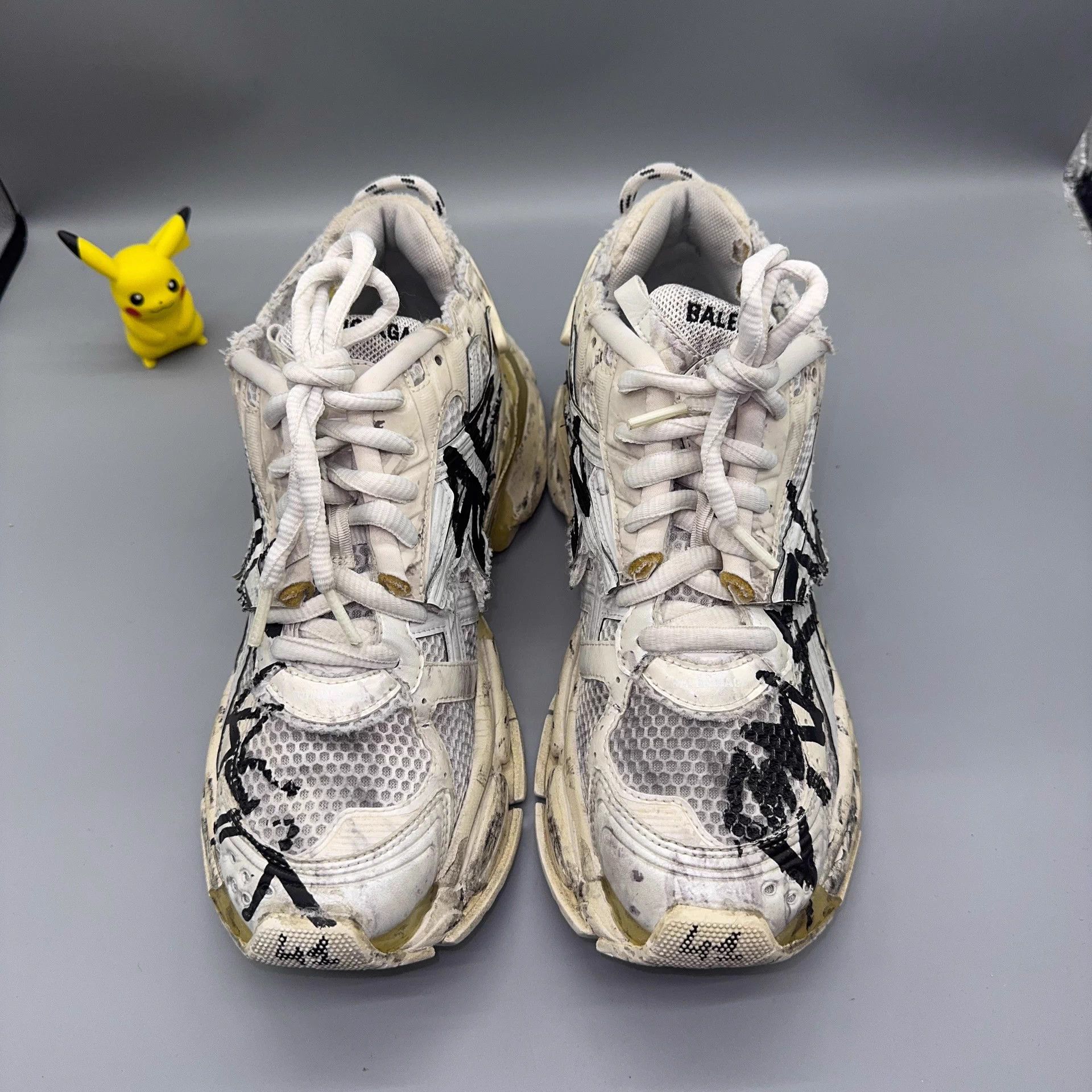 Balenciaga Balenciaga Runner Graffiti Distressed White/Black Size US 8 / EU 41 - 2 Thumbnail