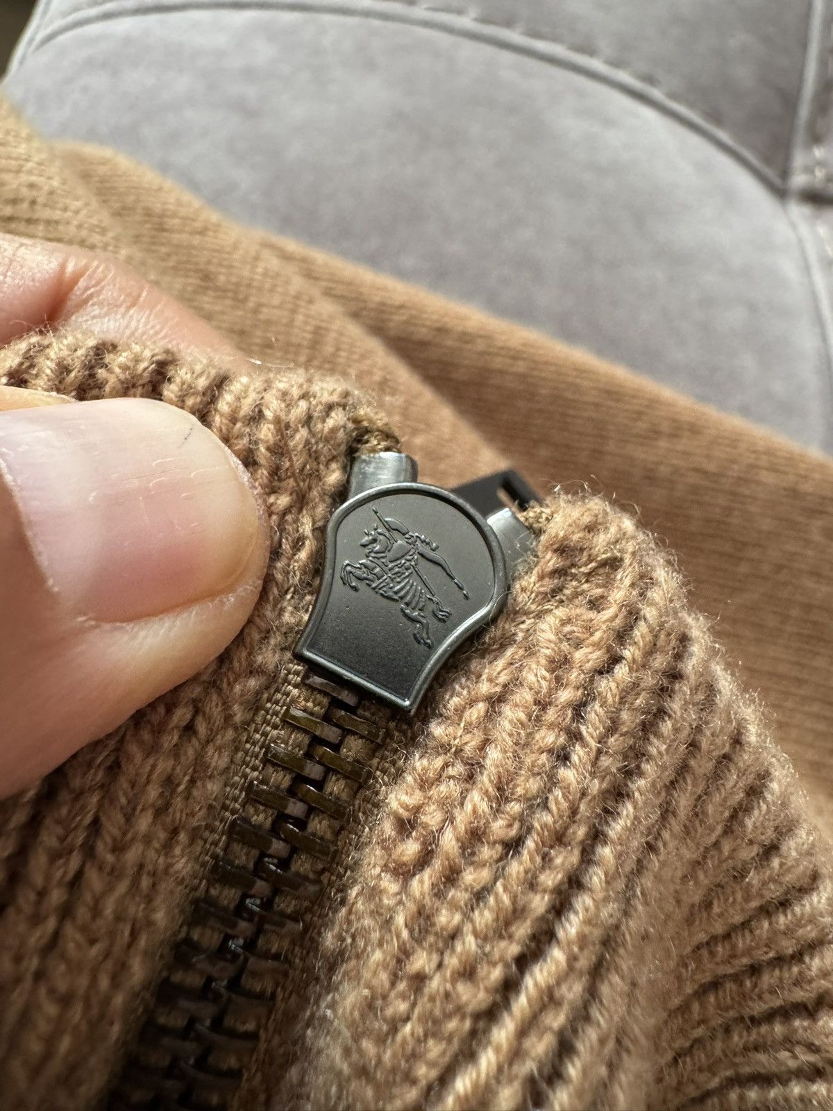 Burberry BURBERRY cashmere jumper SEE PHOTOS FOR REAL TAPE MEASUREMEN Size US S / EU 44-46 / 1 - 19 Thumbnail