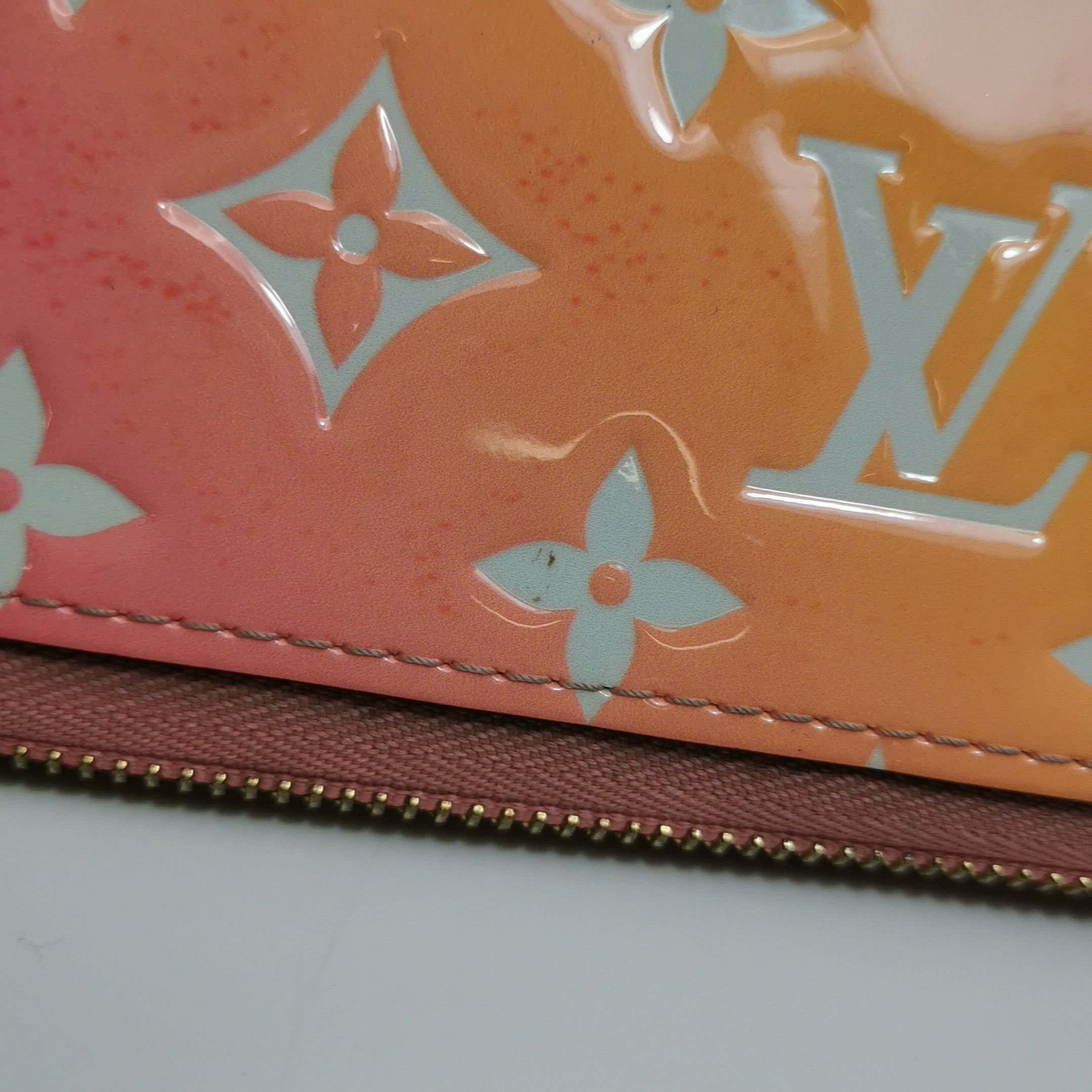 Louis Vuitton Louis Vuitton (LV) Zippy patent leather embossed monogram z Size ONE SIZE - 1 Thumbnail