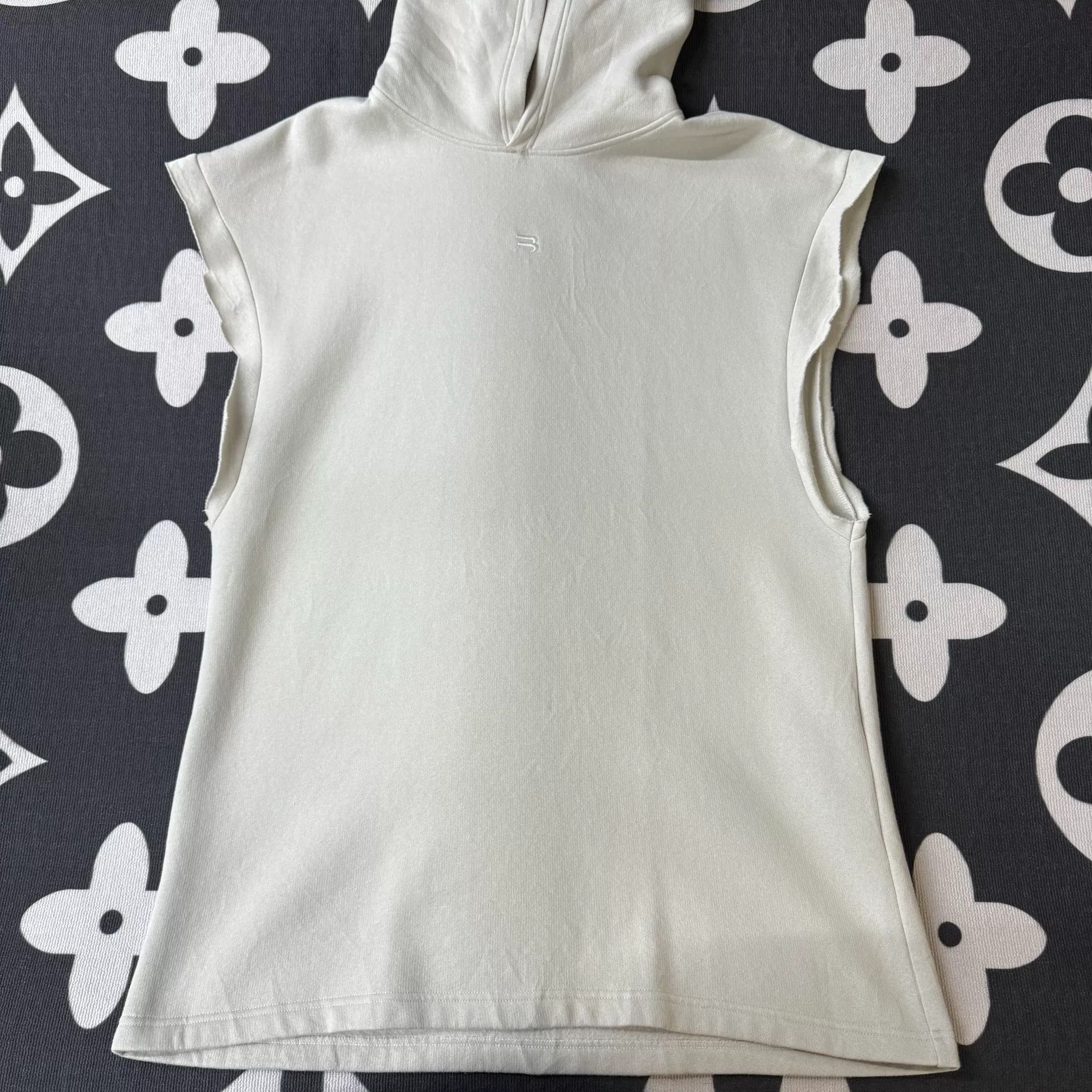 Balenciaga Balenciaga White Sleeveless Hoodie Size US M / EU 48-50 / 2 - 1 Thumbnail