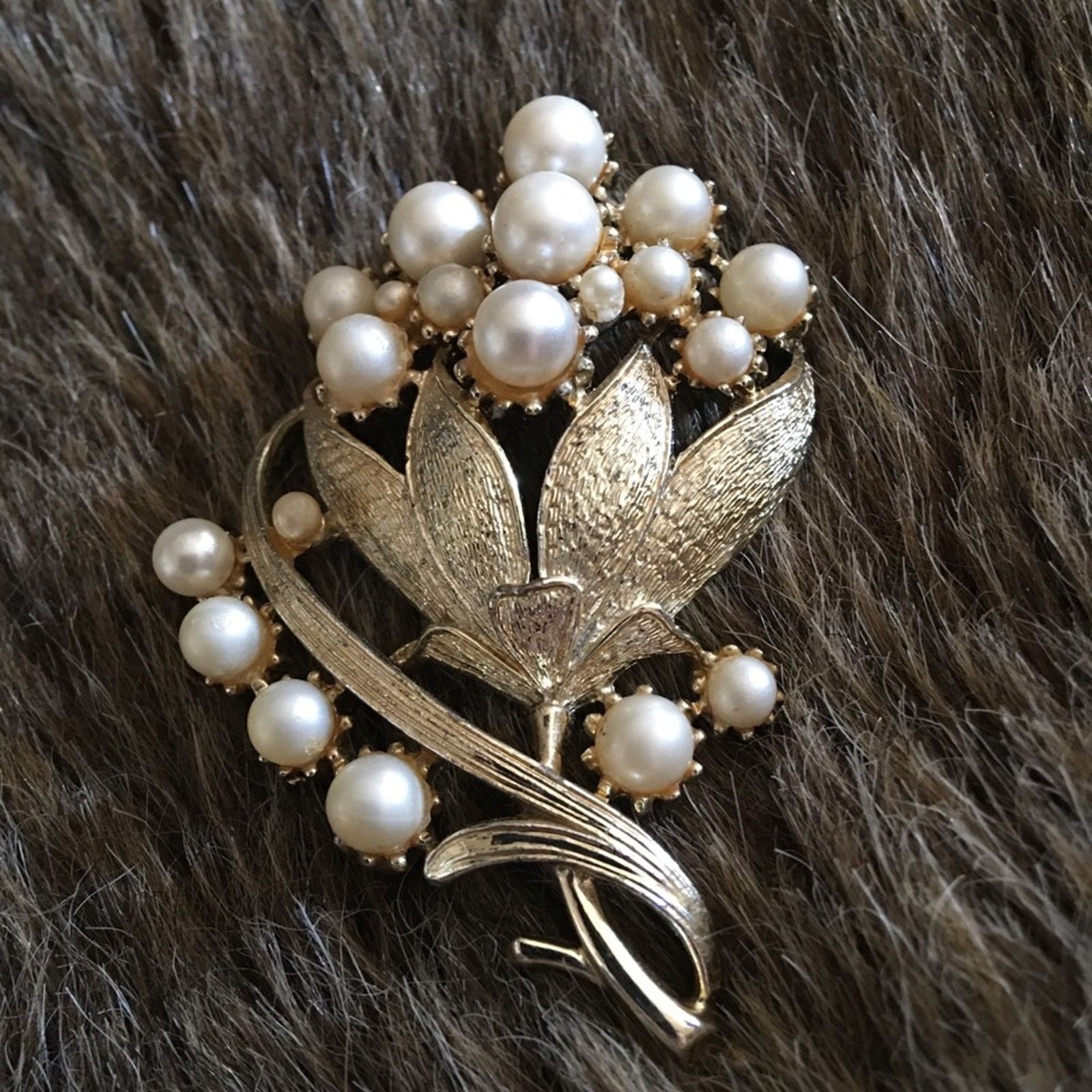 Vintage Vintage 50s Coro faux pearl gold cluster brooch Size ONE SIZE - 1 Thumbnail