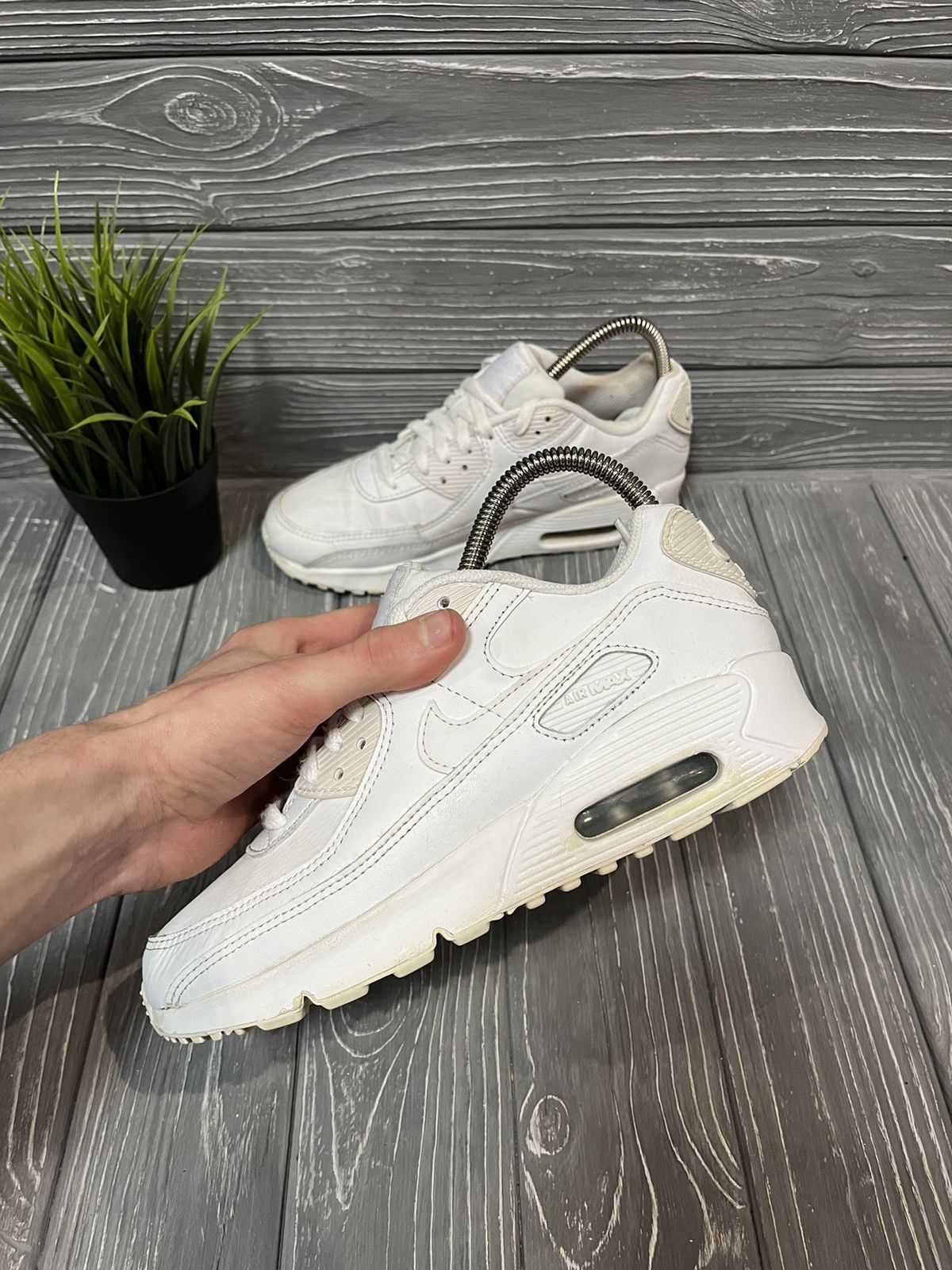 Nike Nike air max women's leather sneakers 😍 Size US 7 / IT 37 - 2 Thumbnail