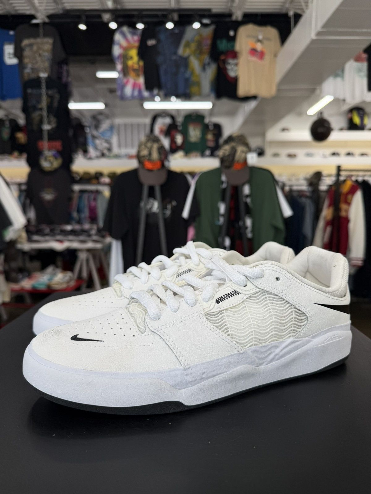 Nike Nike SB Ishod Wair White Black Size 8.5 (2022) Size US 8.5 / EU 41-42 - 1 Thumbnail