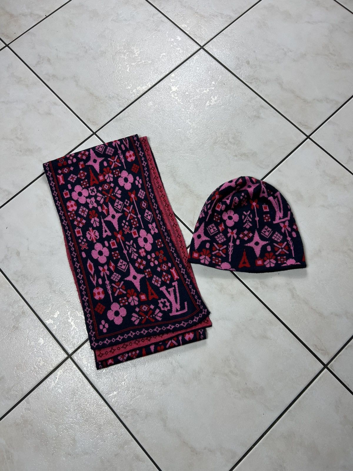 Louis Vuitton Vintage Louis Vuitton set hat+scarf floral monogram luxury Size ONE SIZE - 2 Thumbnail
