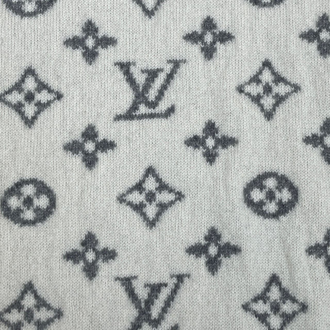 Louis Vuitton Louis Vuitton White cashmere sweater with monogrammed back Size US S / EU 44-46 / 1 - 7 Thumbnail