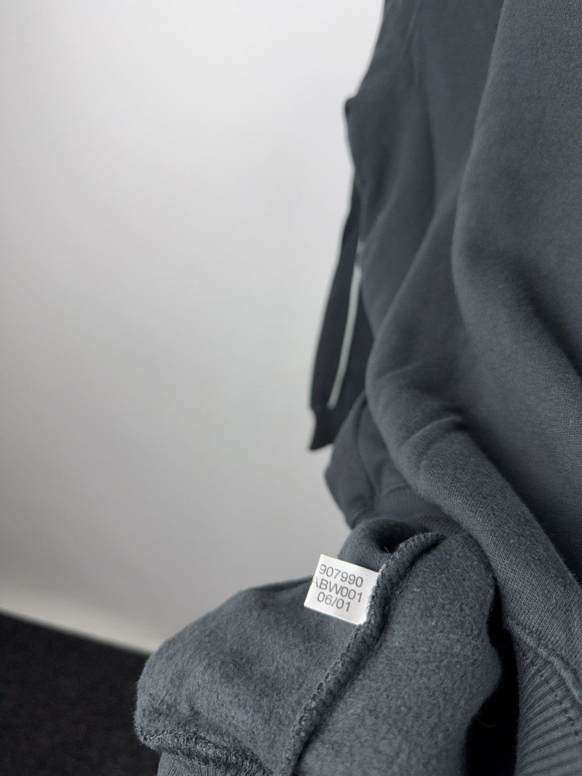 Adidas Vintage Adidas Big Central Logo Sweatshirt Grey Y2K 2001 Size US S / EU 44-46 / 1 - 8 Thumbnail