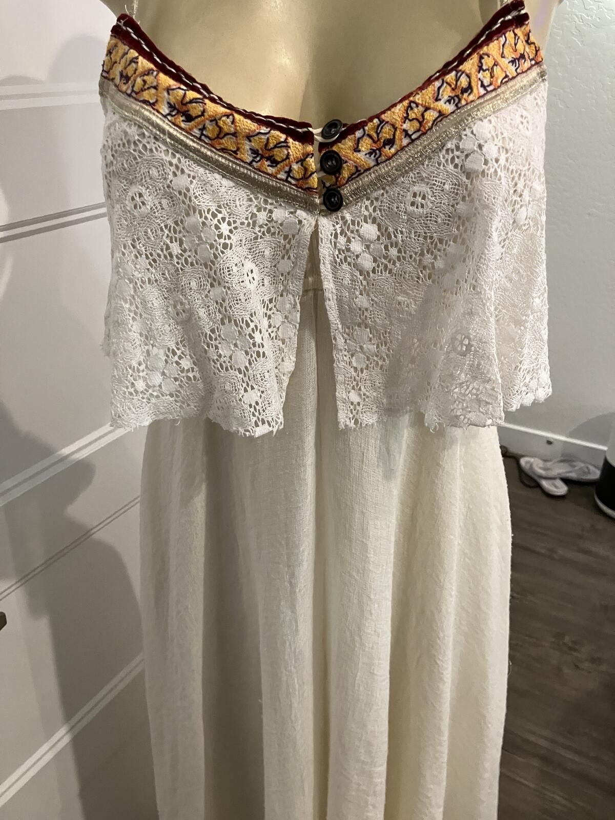 Unknown London Bohemian Style White Lace Maxi Dress with Embroidered Detail Size XS / US 0-2 / IT 36-38 - 2 Thumbnail