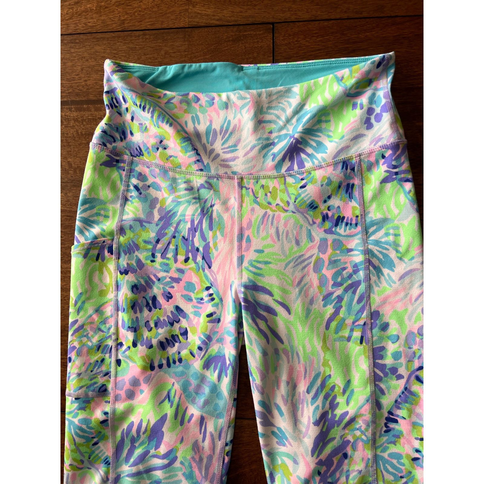 Lilly Pulitzer Lilly Pulitzer Shell Of a Party Luxletic Cropped Pant Medium Size 26" / US 2 / IT 38 - 2 Thumbnail