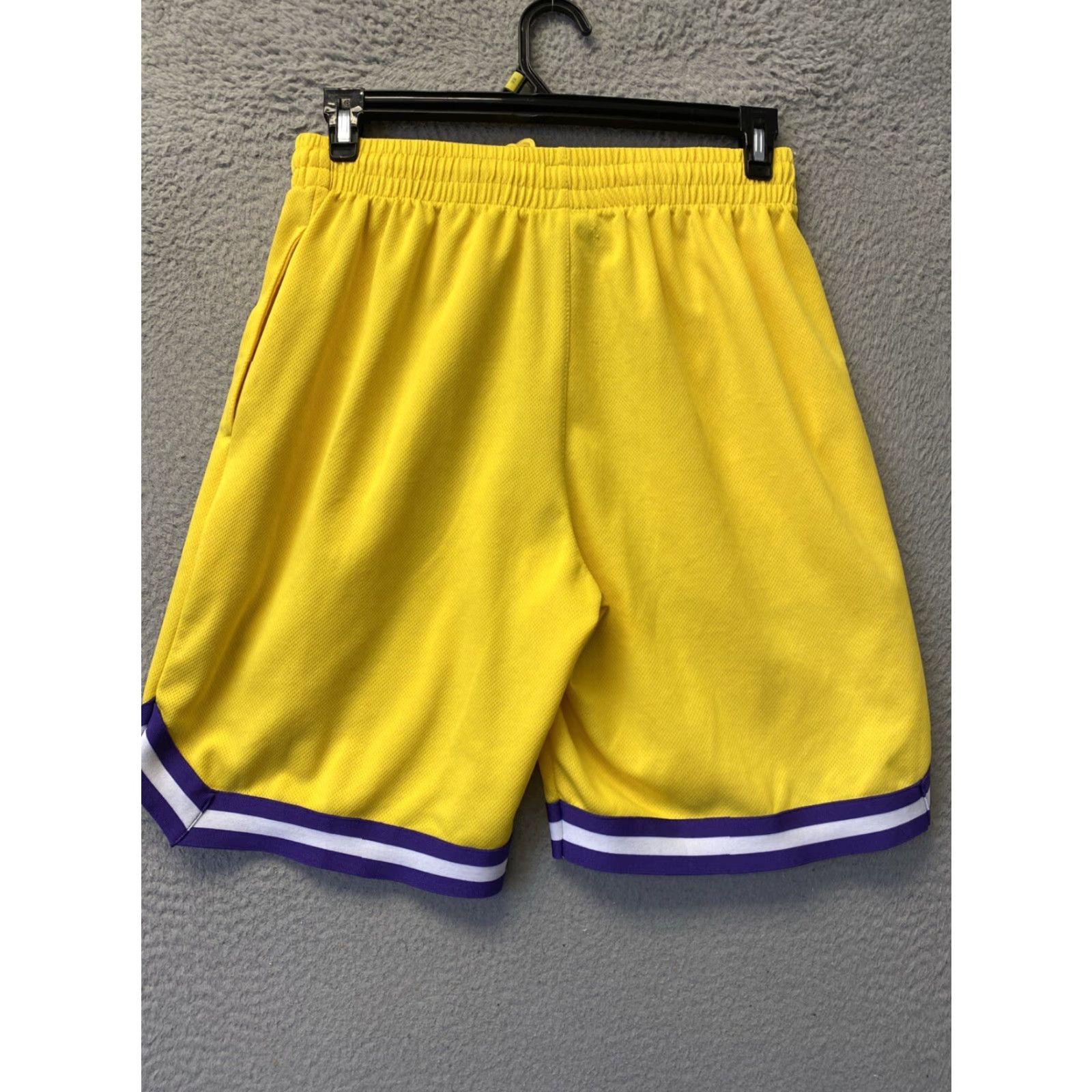 NBA NBA LA Lakers LeBron James Basketball Shorts Men's Medium Yellow 9in Inseam Size US 31 - 4 Thumbnail